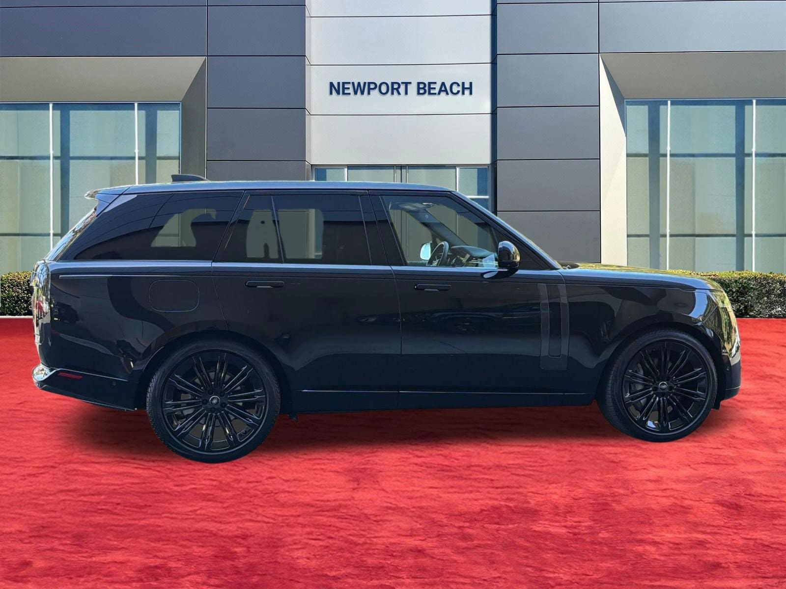 2024 Land Rover Range Rover SE photo 3