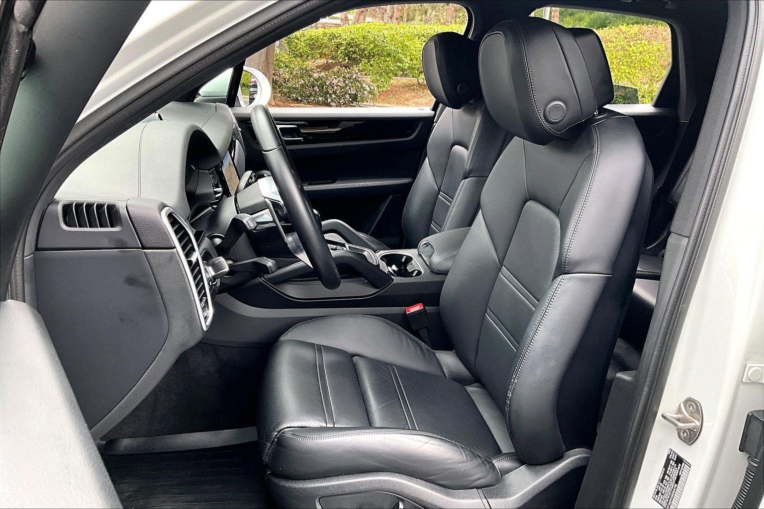 2022 Porsche Cayenne Platinum Edition photo 4