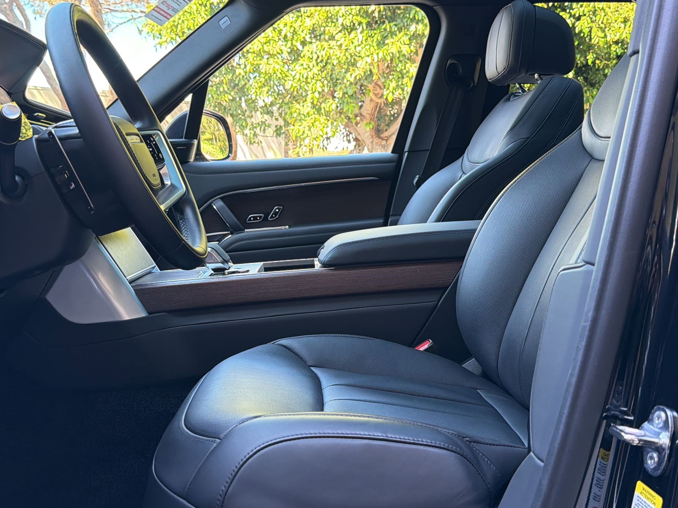 2024 Land Rover Range Rover SE photo 4