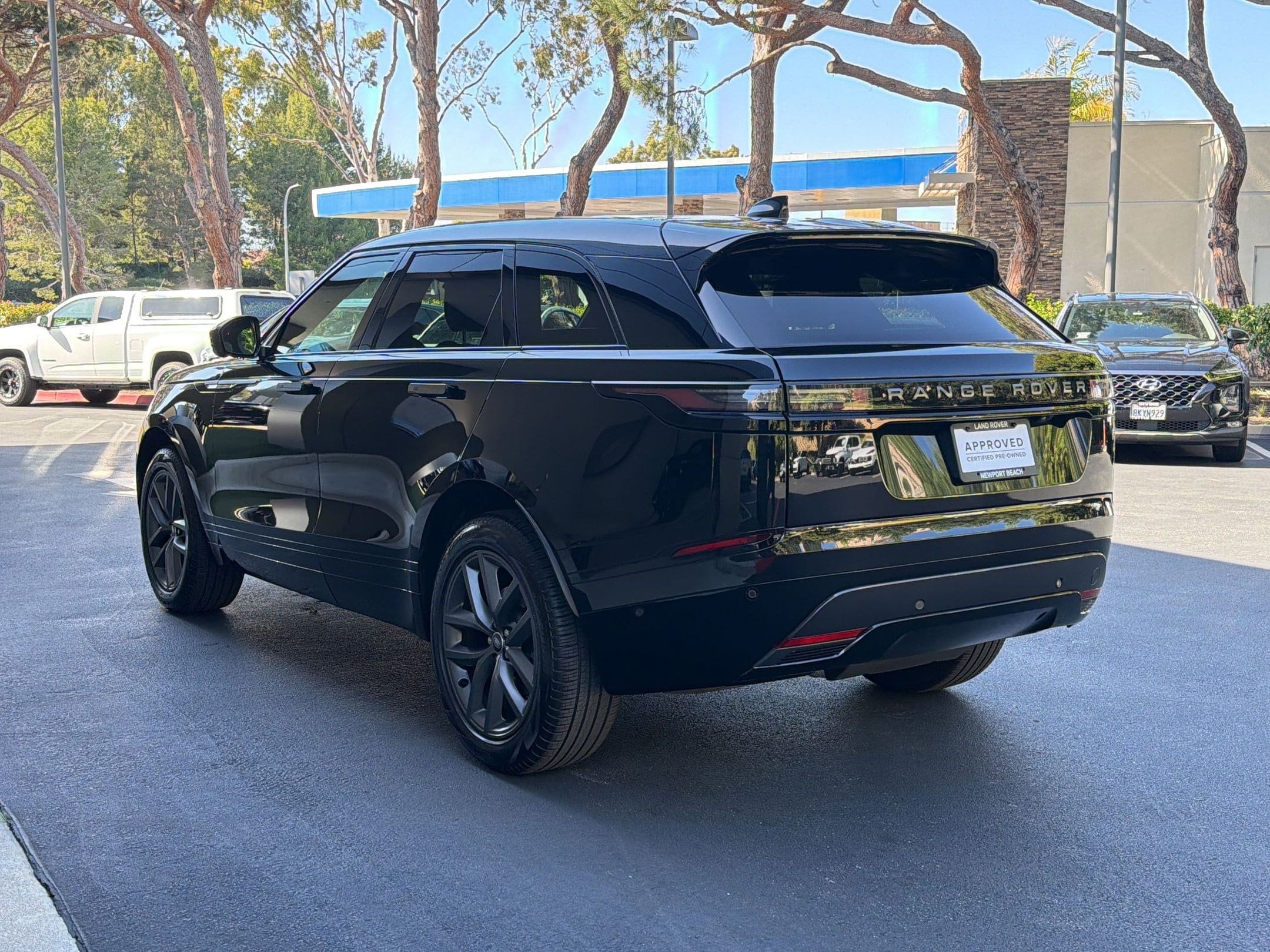 2026 Land Rover Range Rover Velar Dynamic SE photo 2