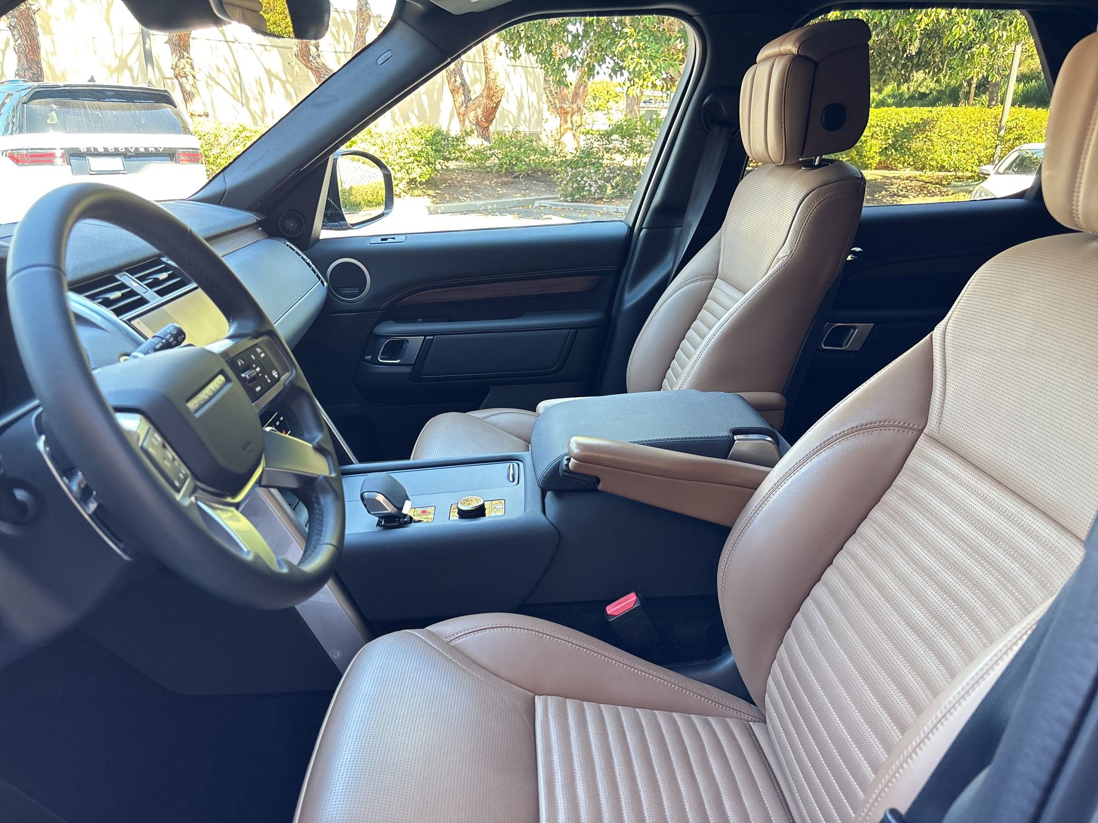 2024 Land Rover Discovery Dynamic SE photo 4