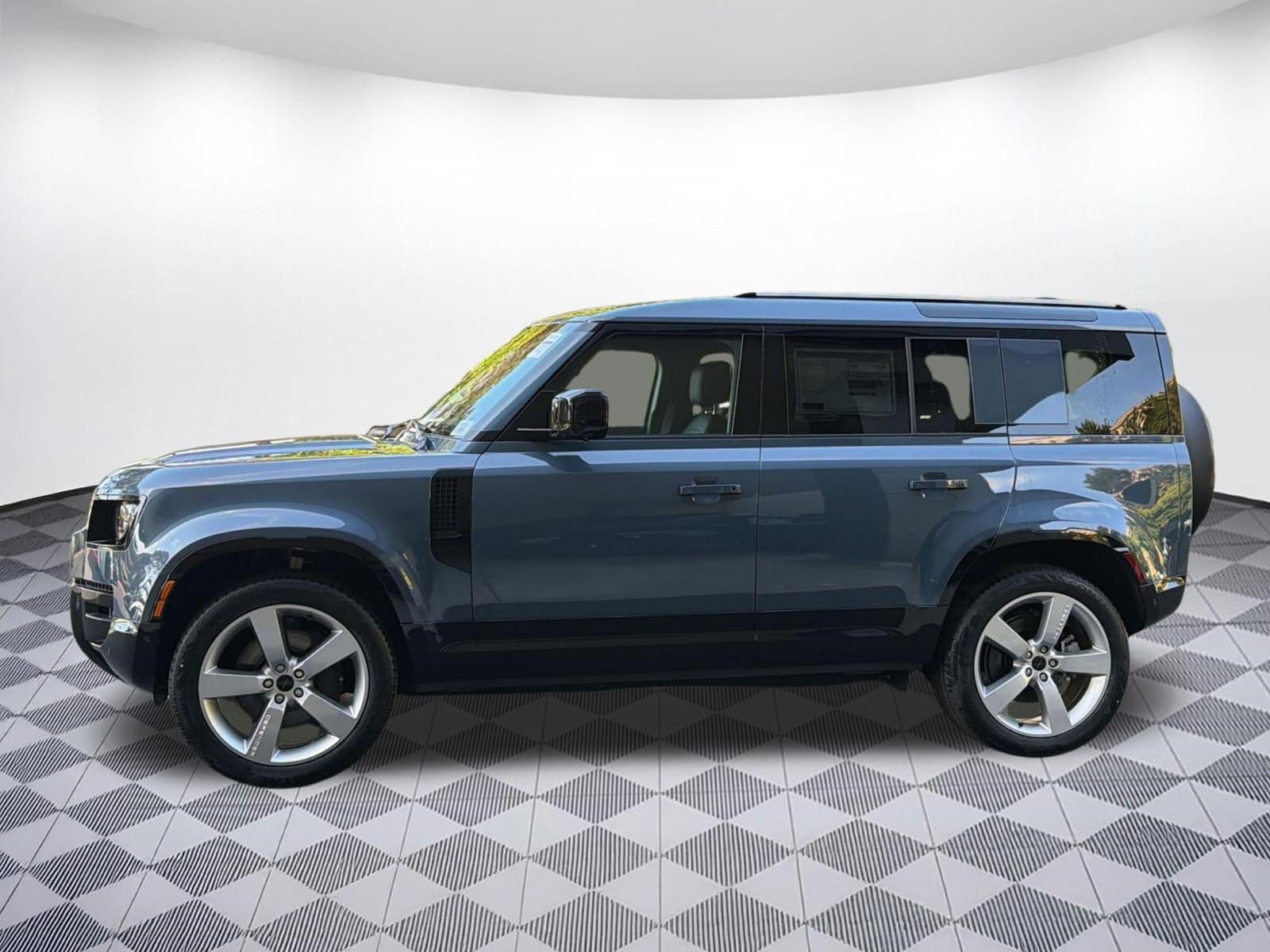2026 Land Rover Defender X-Dynamic SE - Photo 2