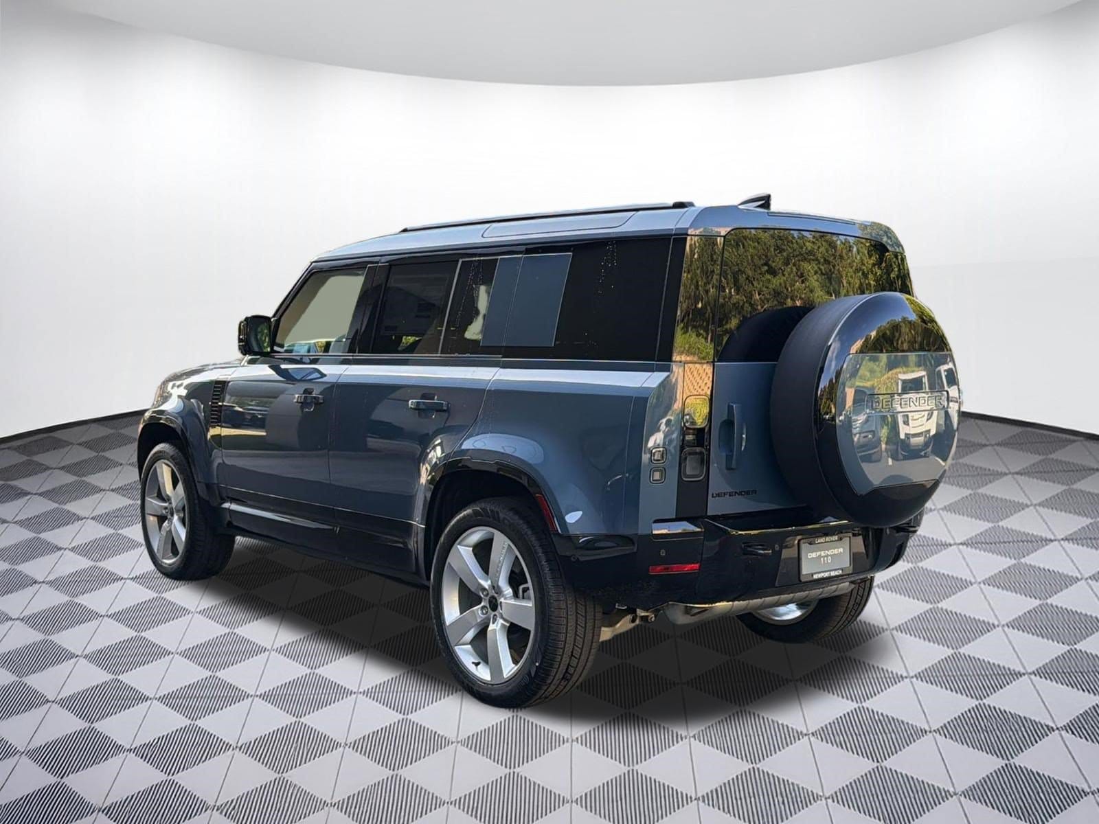 2026 Land Rover Defender X-Dynamic SE - Photo 3