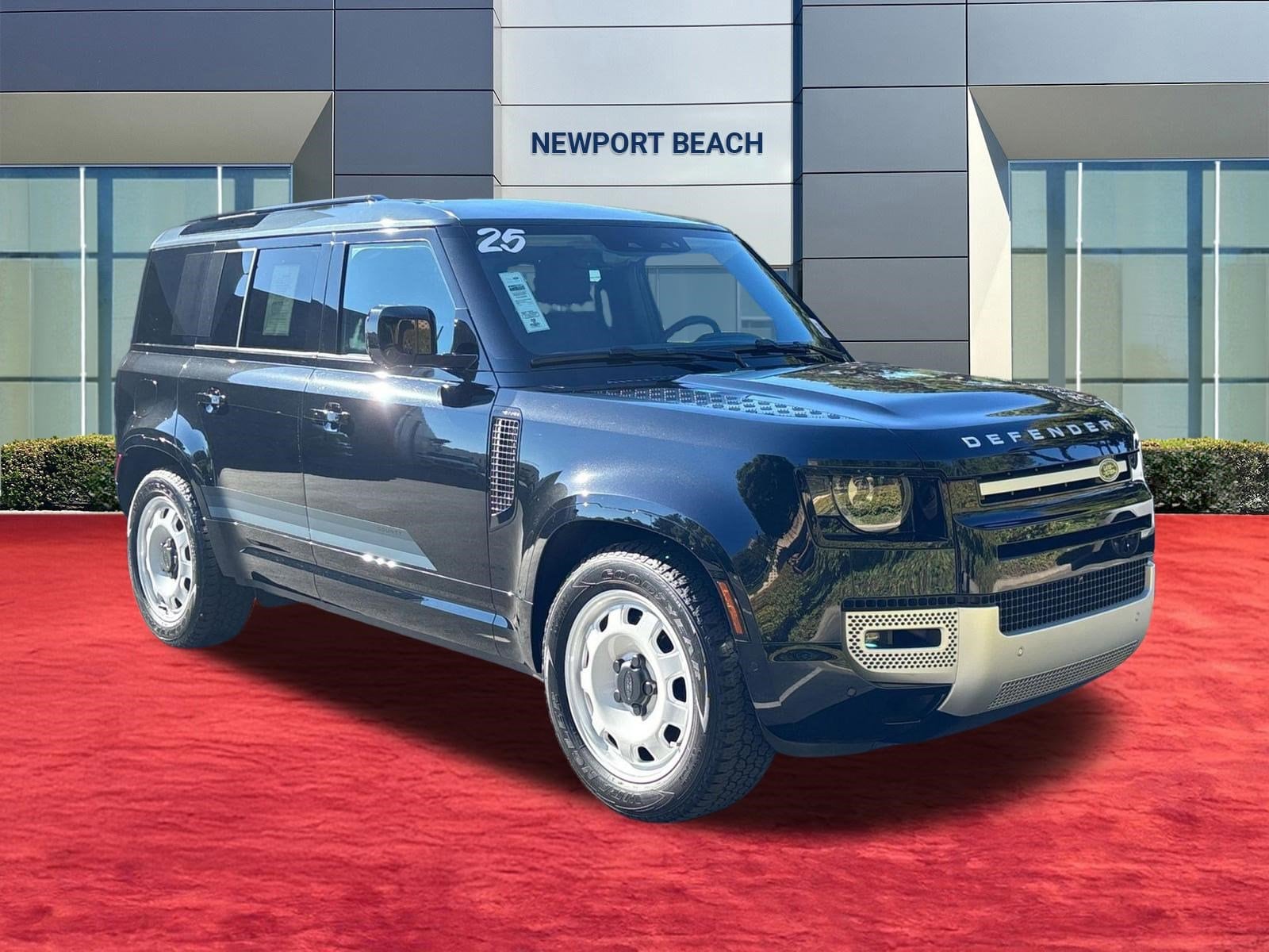 2025 Land Rover Defender 110 S photo 6