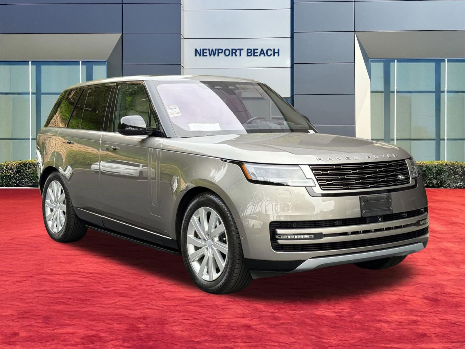 2023 Land Rover Range Rover SE photo 3