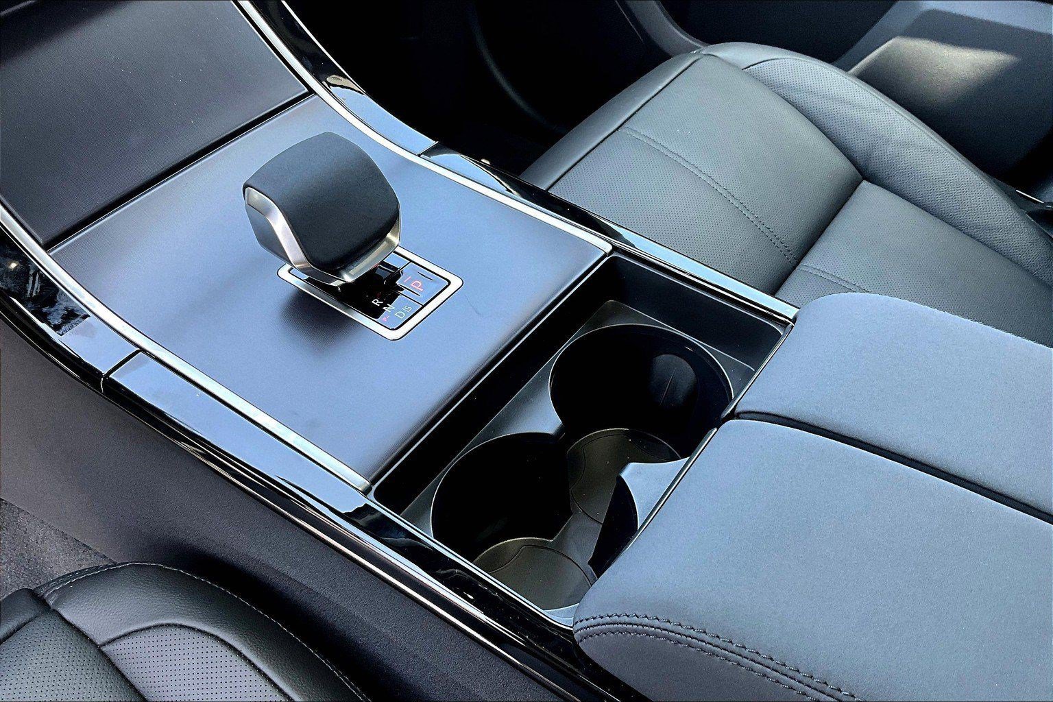 2026 Land Rover Range Rover Velar Dynamic SE - Photo 12