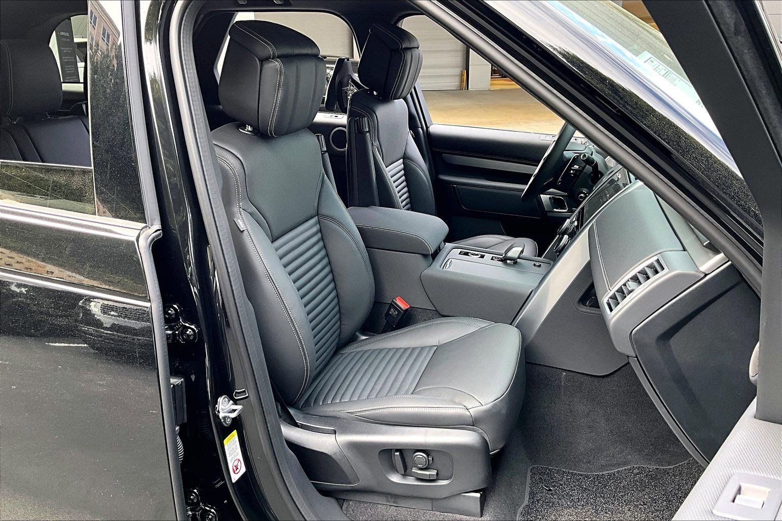 2026 Land Rover Discovery Gemini Edition | CarEdge | CarEdge
