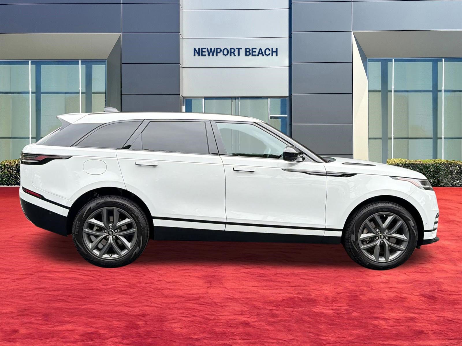 2026 Land Rover Range Rover Velar Dynamic SE photo 3