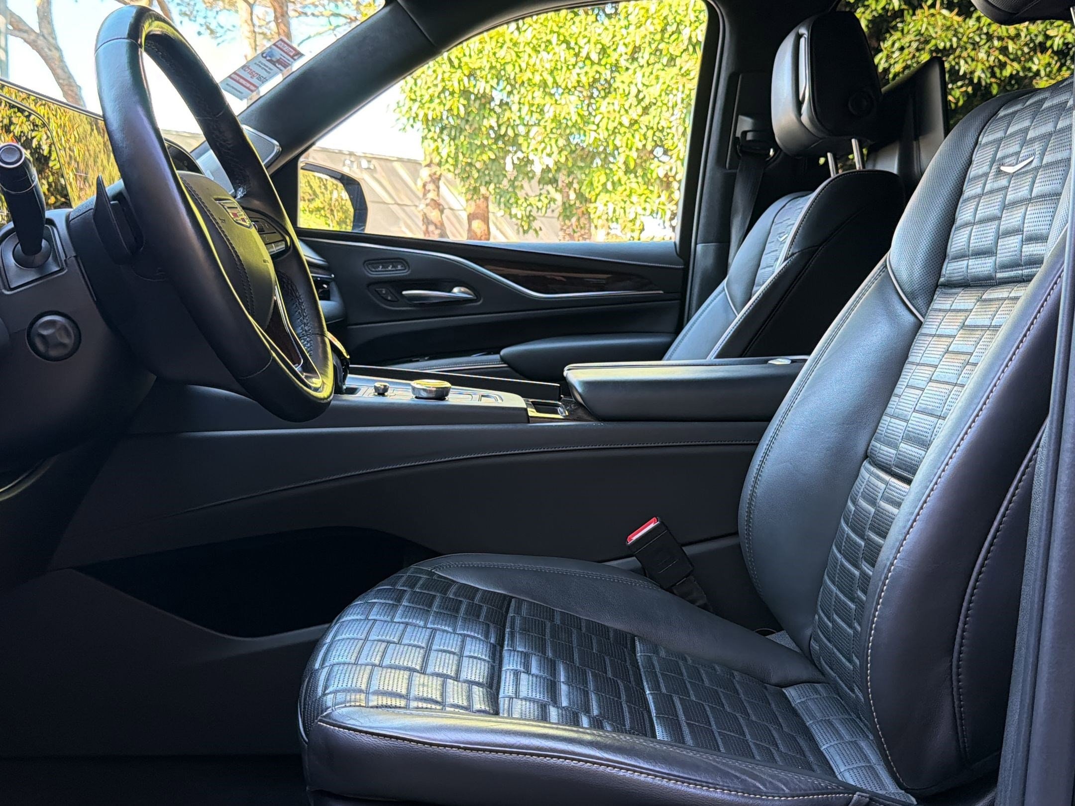 2022 Cadillac Escalade Sport Platinum photo 4