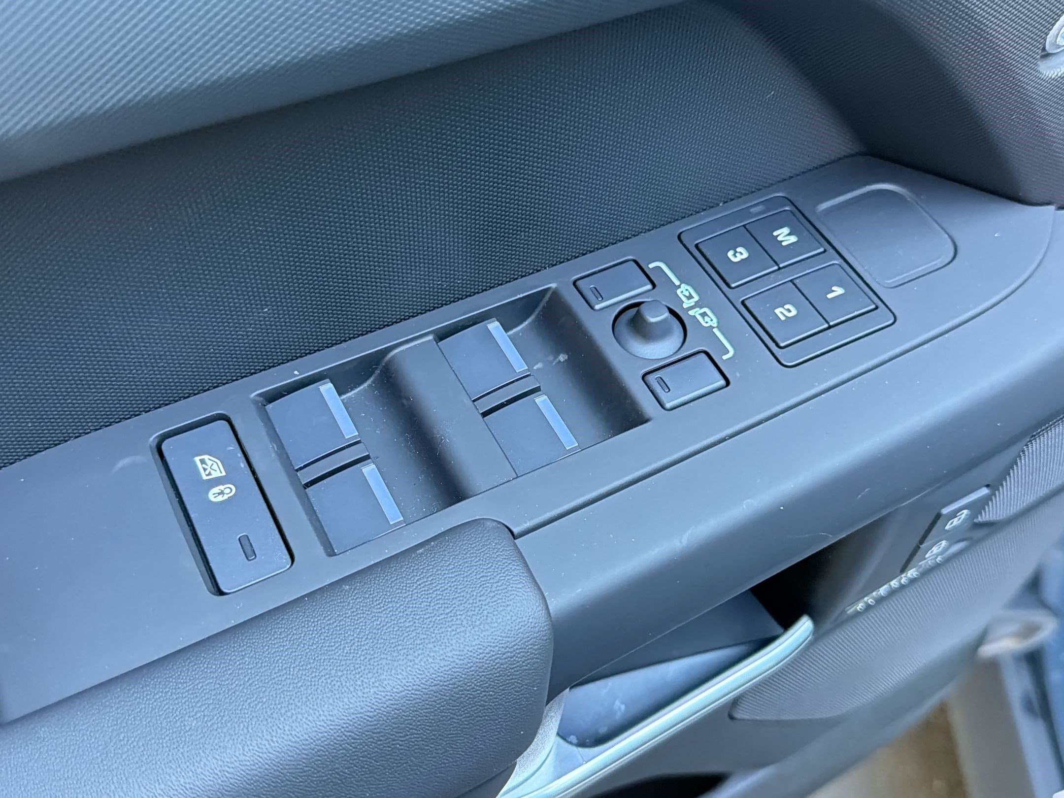 2026 Land Rover Defender X-Dynamic SE - Photo 22