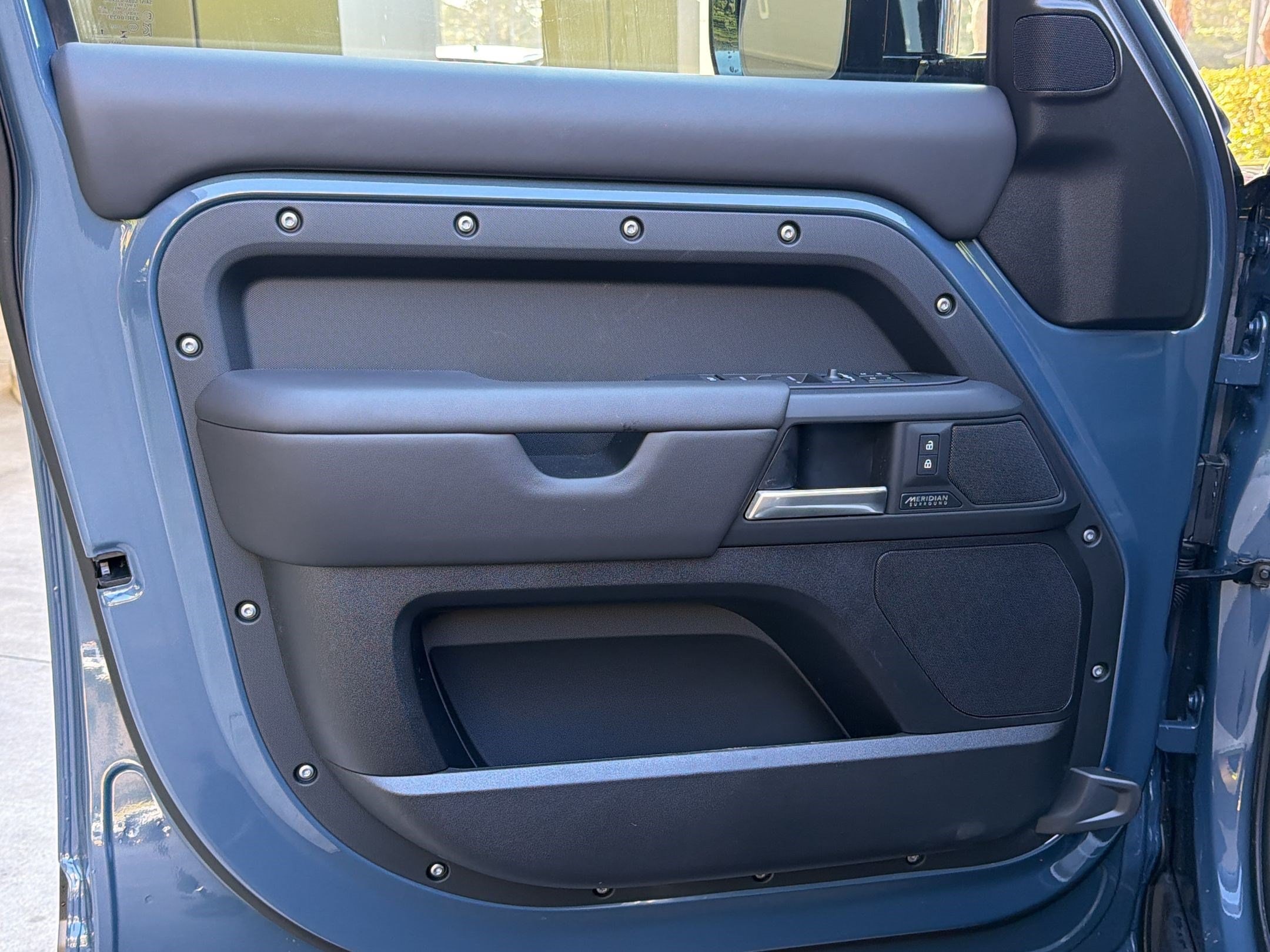 2026 Land Rover Defender X-Dynamic SE - Photo 13