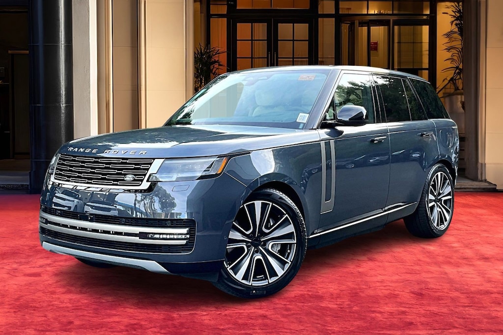 New 2026 Land Rover Range Rover P550e SE SUV