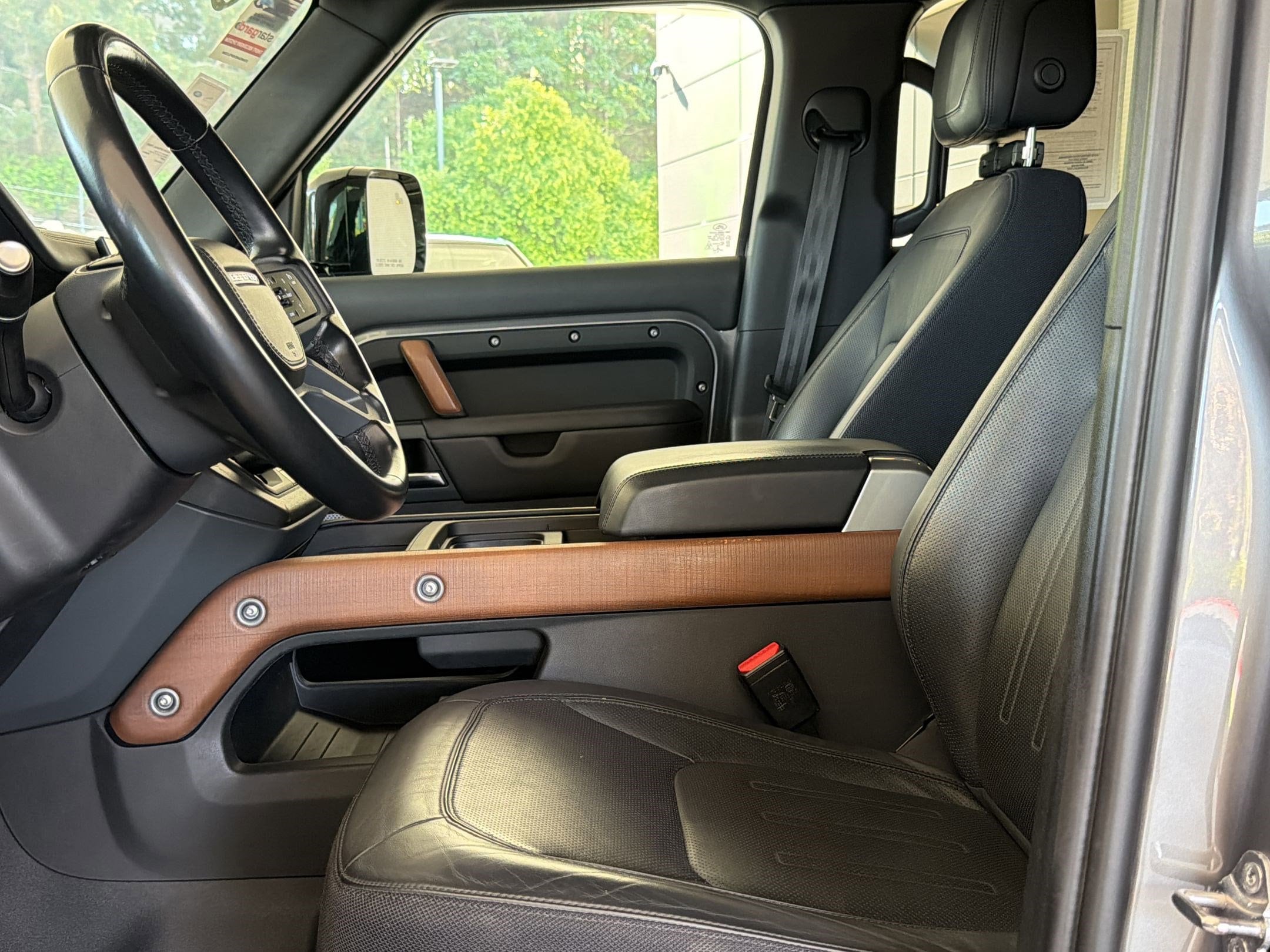 2023 Land Rover Defender 130 X photo 4