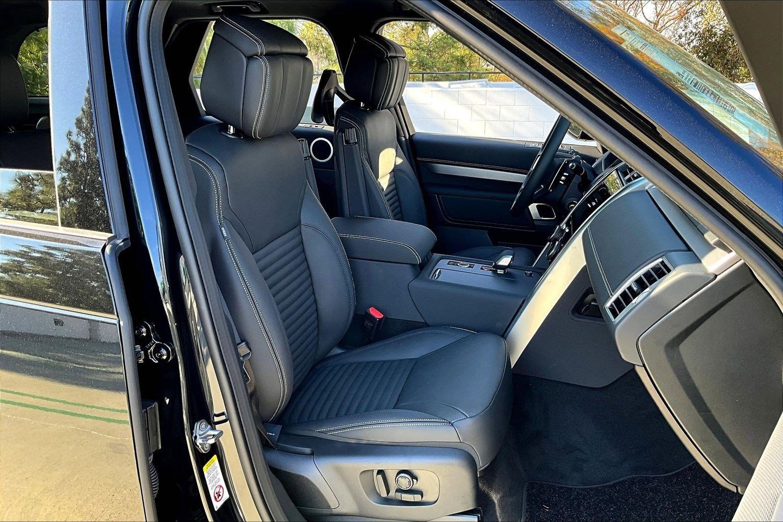 2026 Land Rover Discovery Gemini Edition - Photo 8