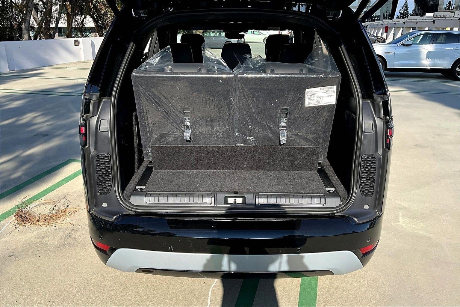 2026 Land Rover Discovery Gemini Edition - Photo 12