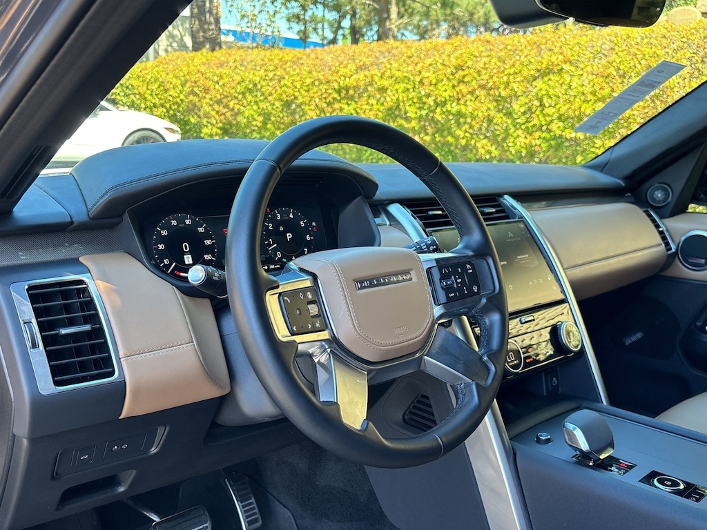 Certified 2024 Land Rover Discovery Metropolitan Edition P360 Metropolitan Edition