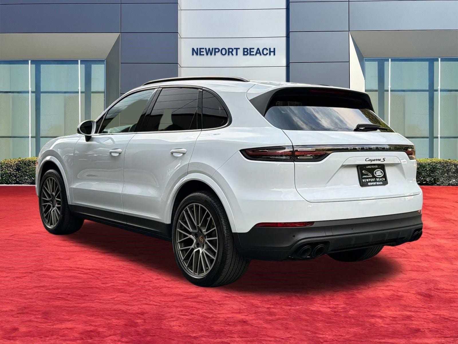 2023 Porsche Cayenne S photo 2