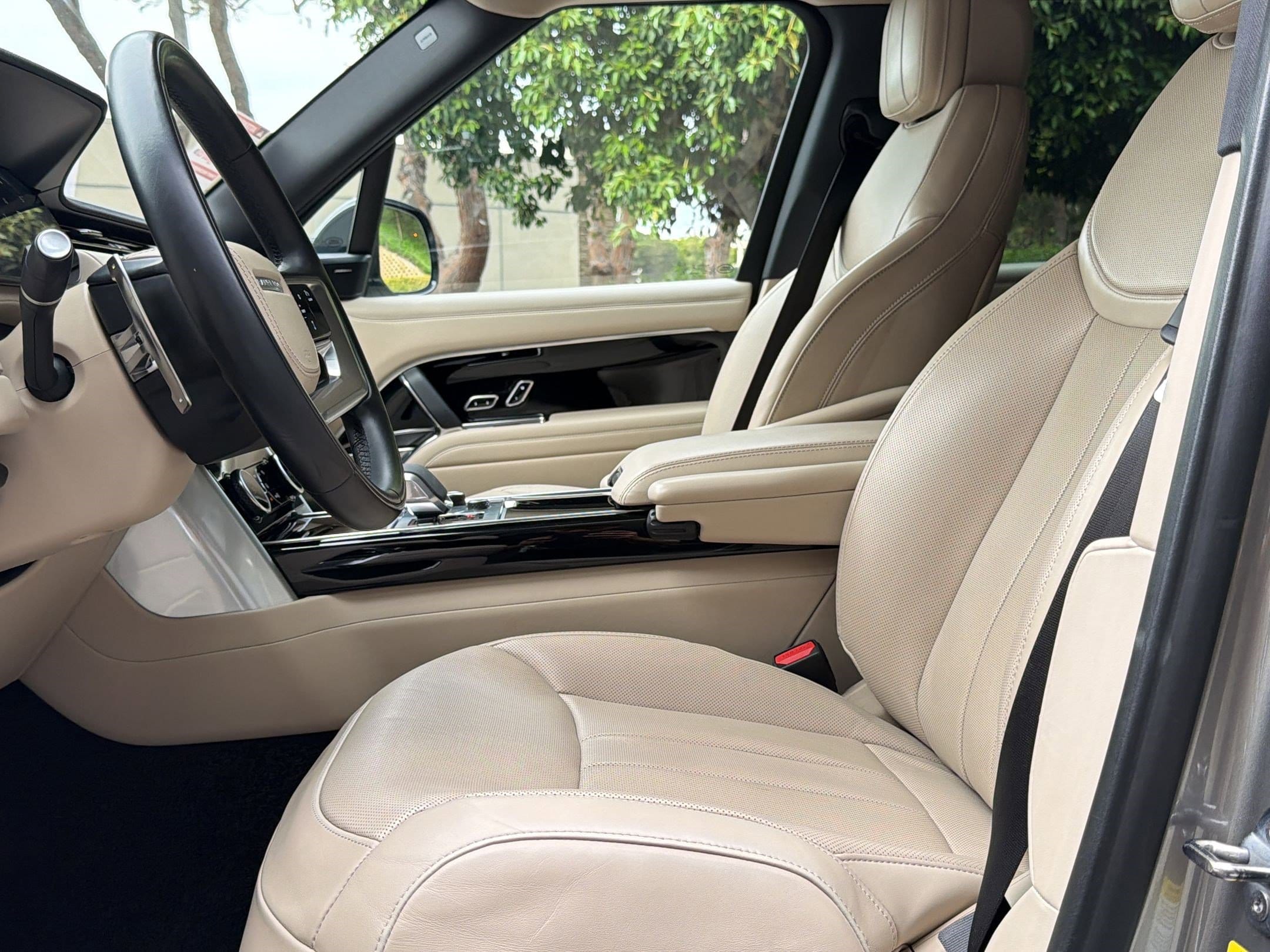 2023 Land Rover Range Rover SE photo 5