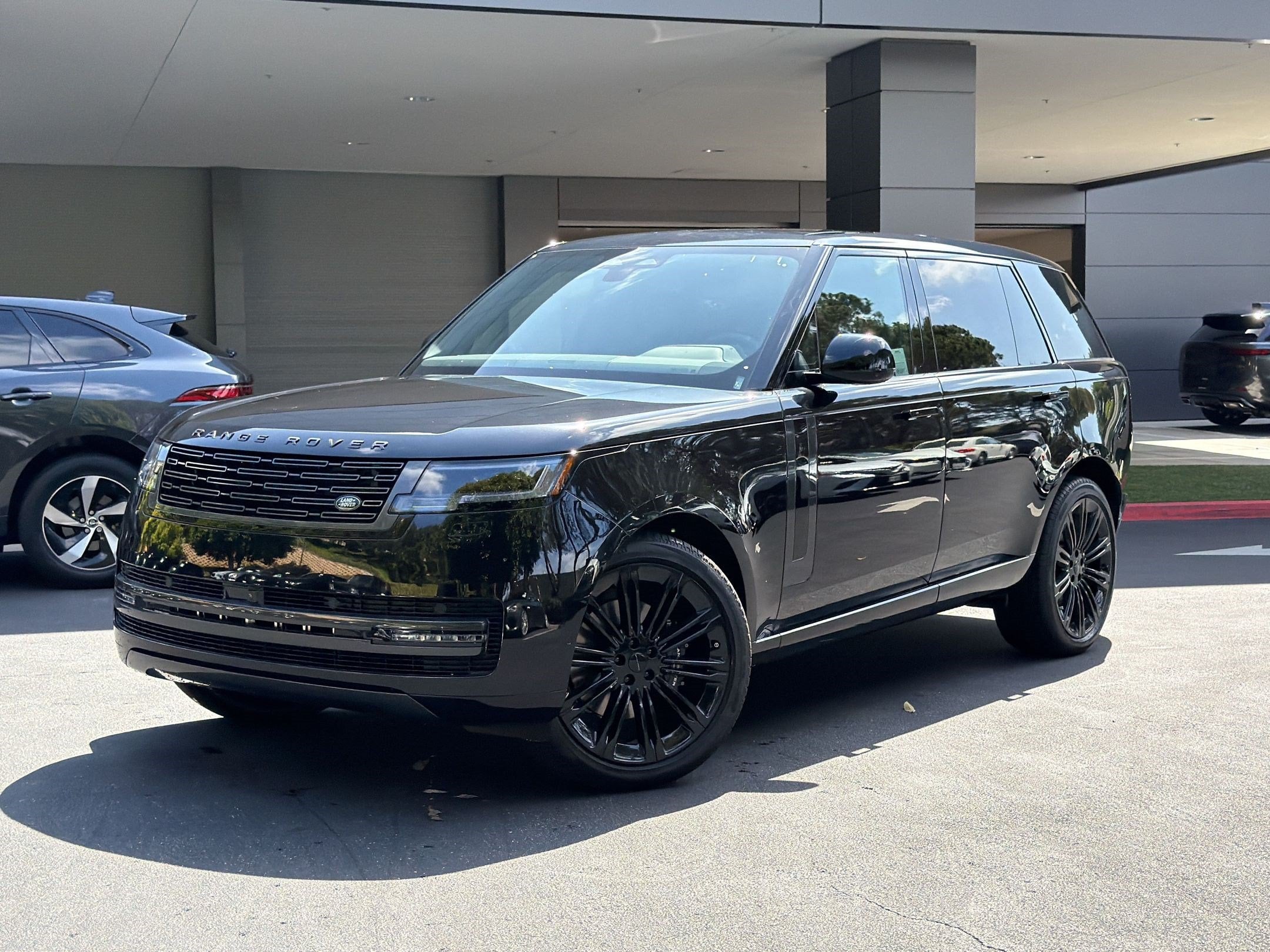 2026 Land Rover Range Rover 3.0 SE LWB 7's photo