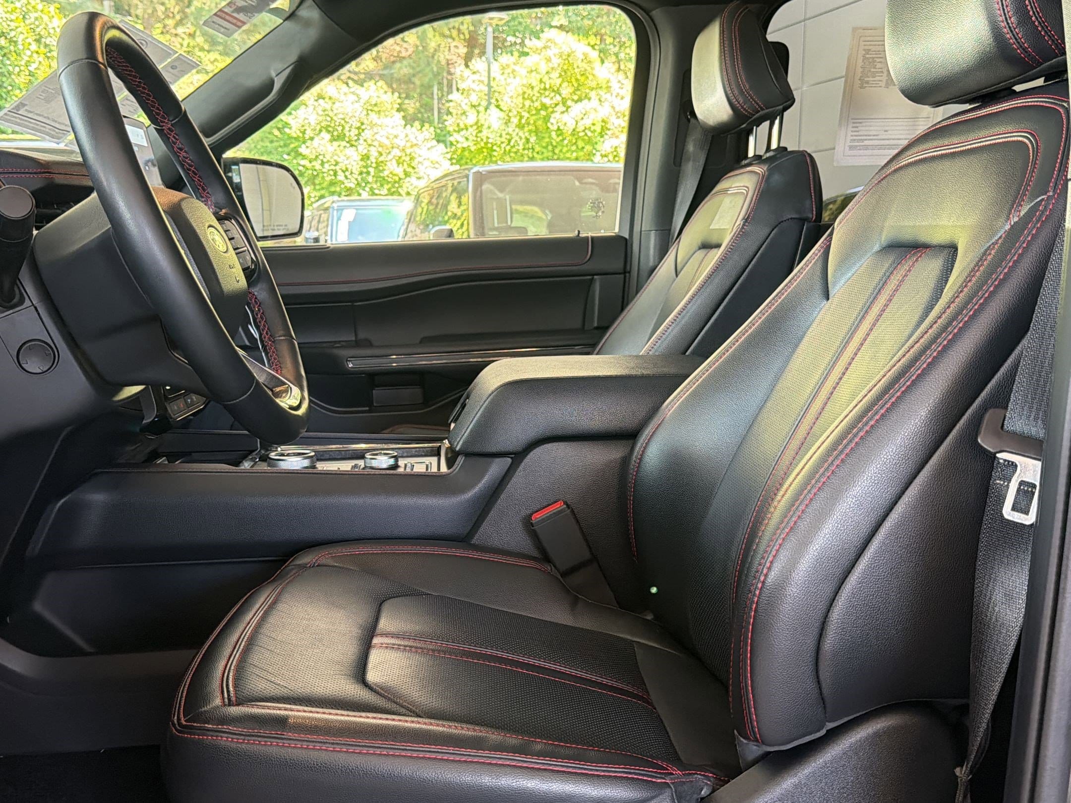 2022 Ford Expedition Limited photo 4