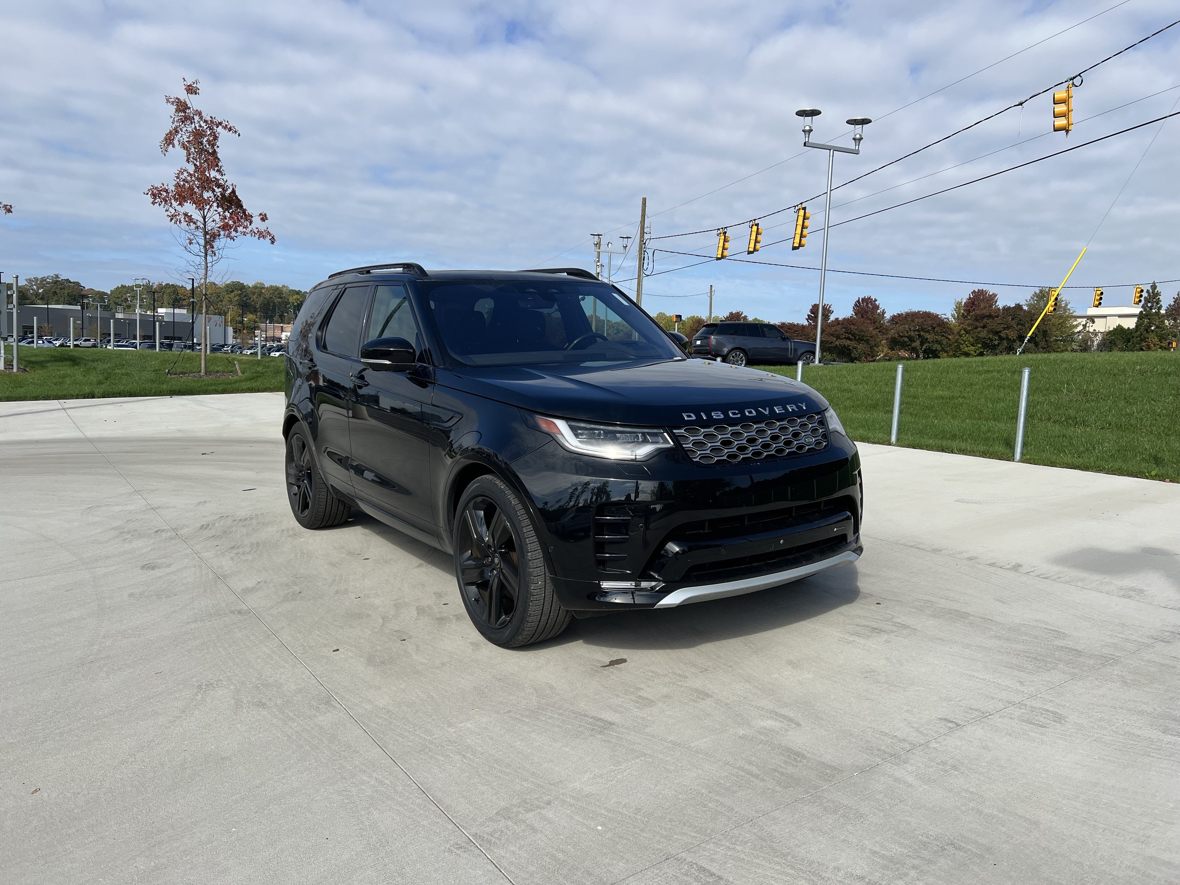 Certified 2023 Land Rover Discovery P360 Metropolitan Edition SUV
