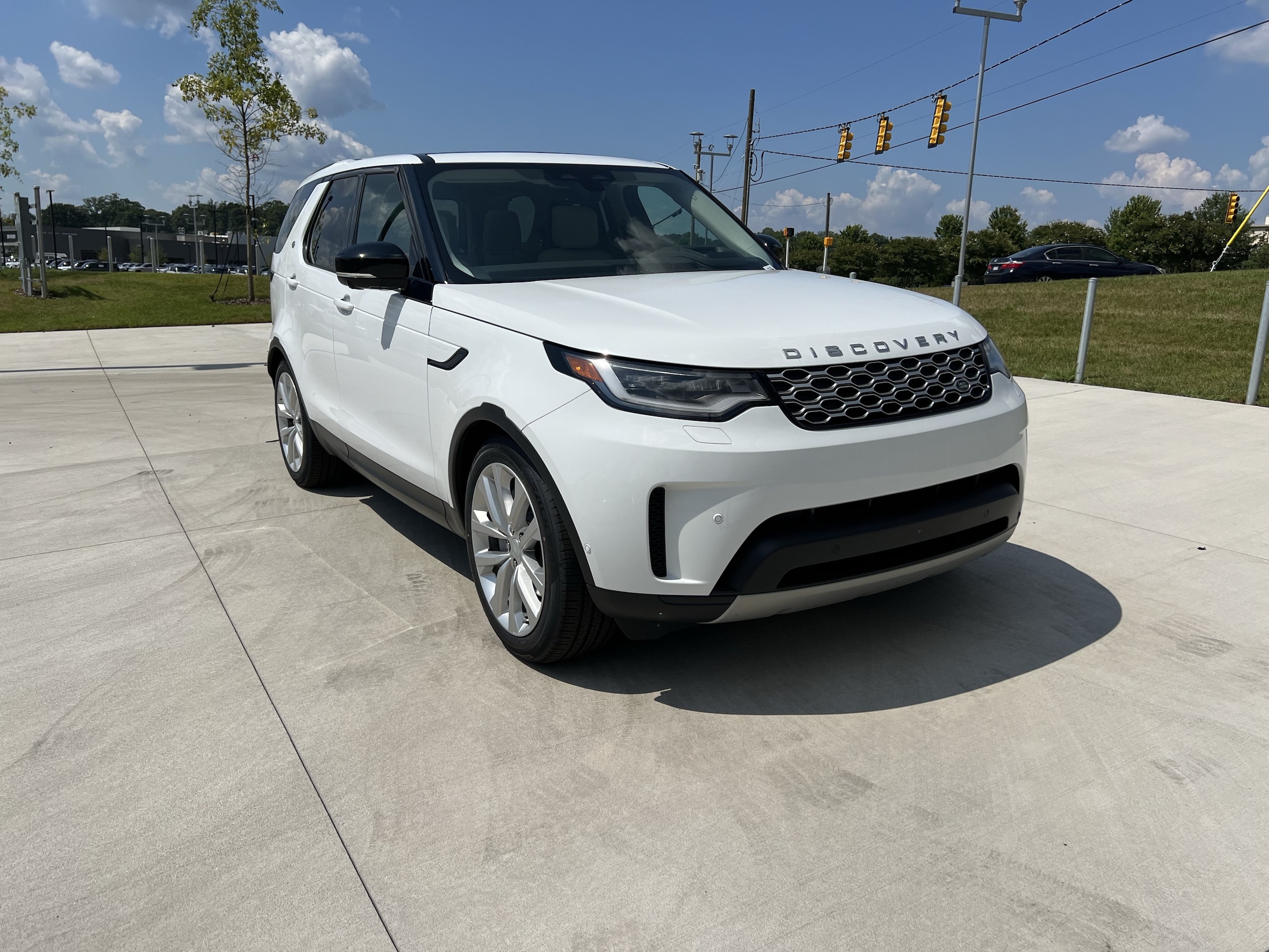 2024 Land Rover Discovery P300 S