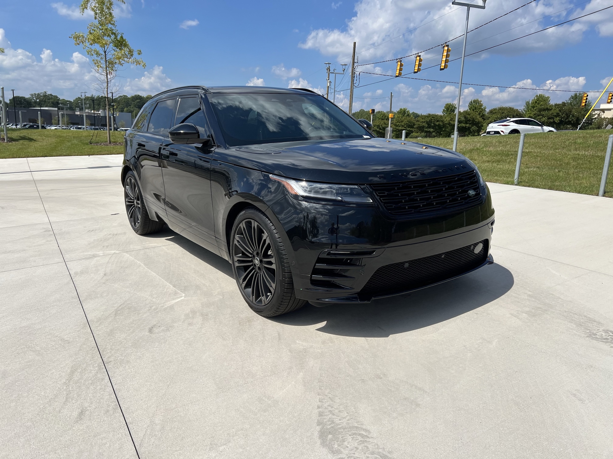 2026 Land Rover Range Rover Velar Dynamic SE - Photo 2