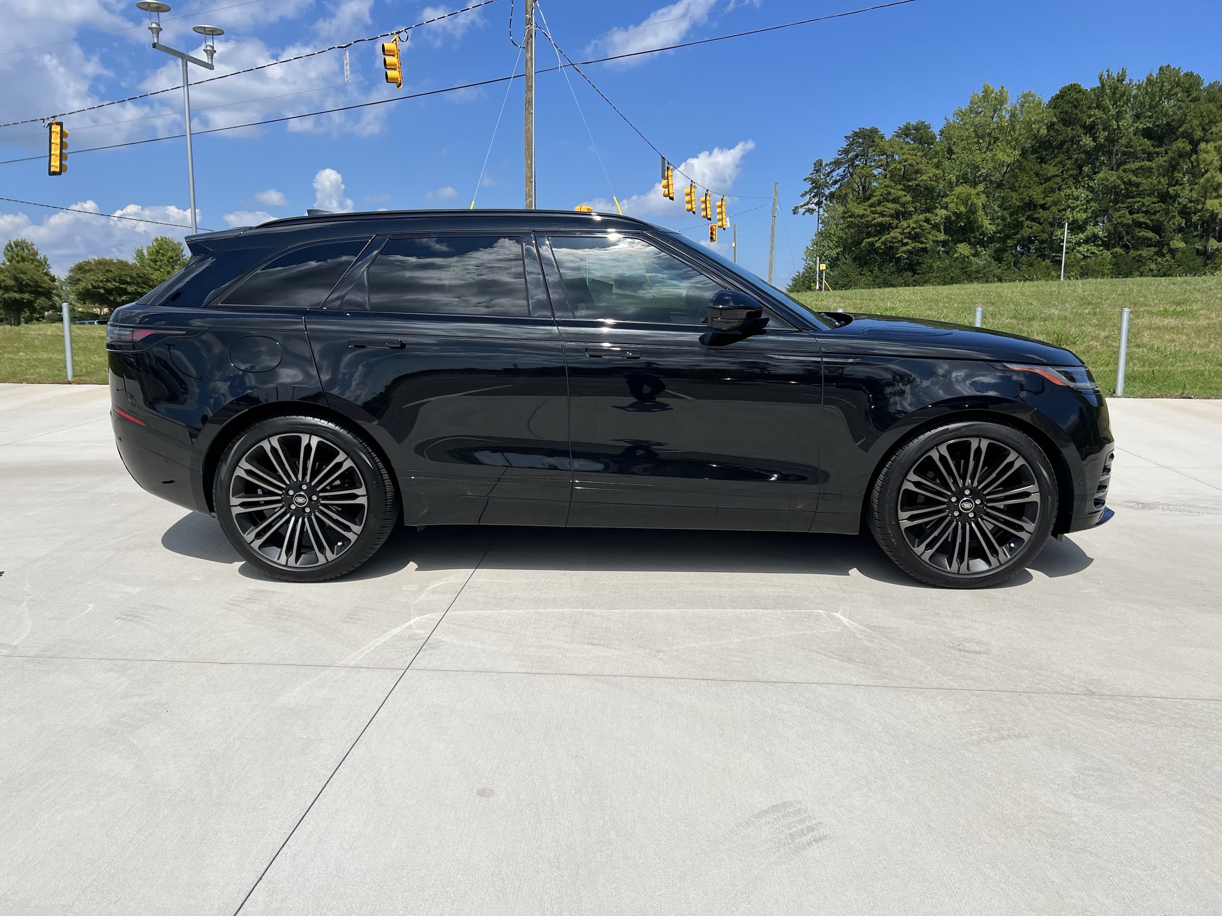 2026 Land Rover Range Rover Velar Dynamic SE - Photo 9