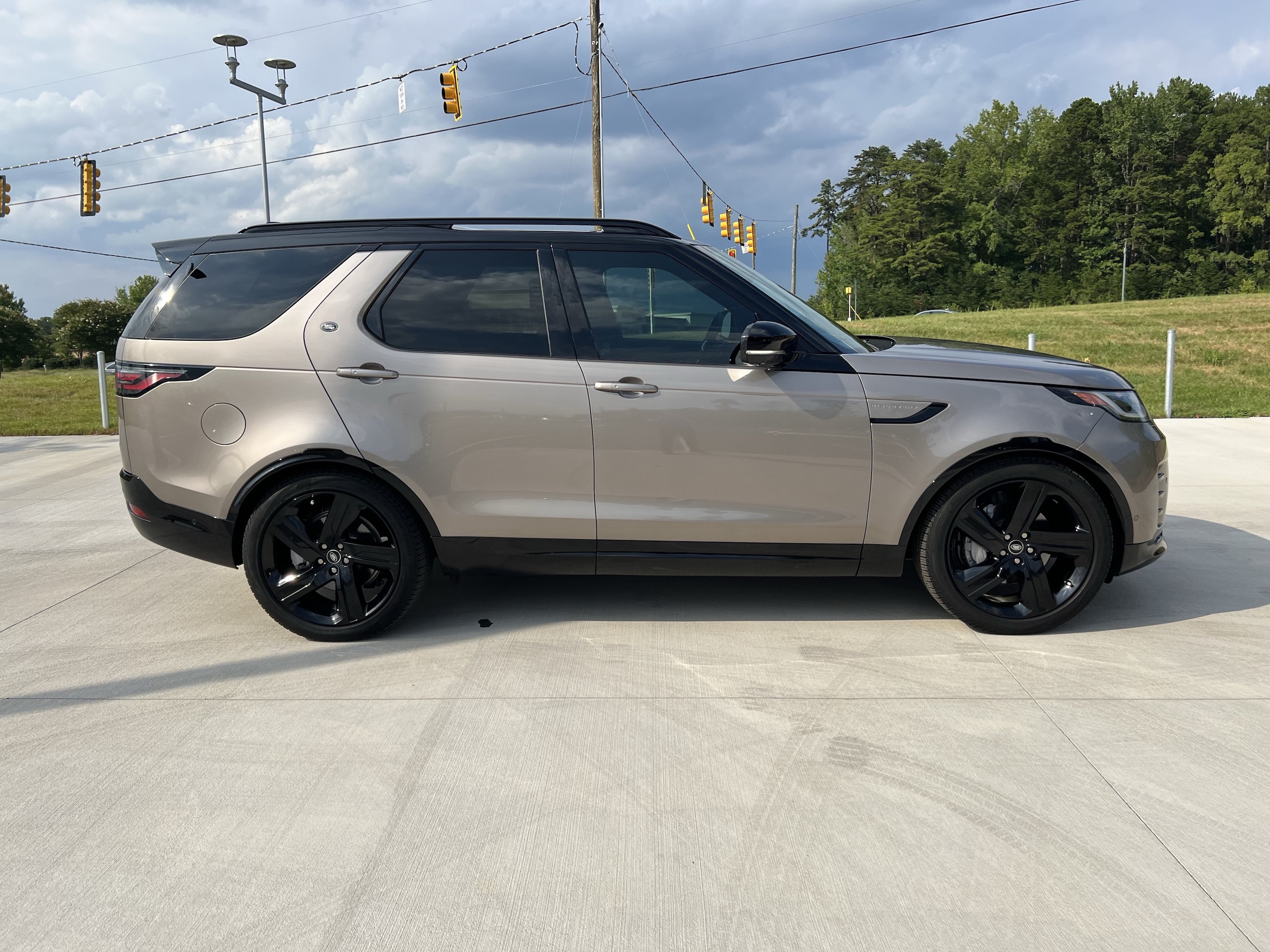 2025 Land Rover Discovery Dynamic SE - Photo 9