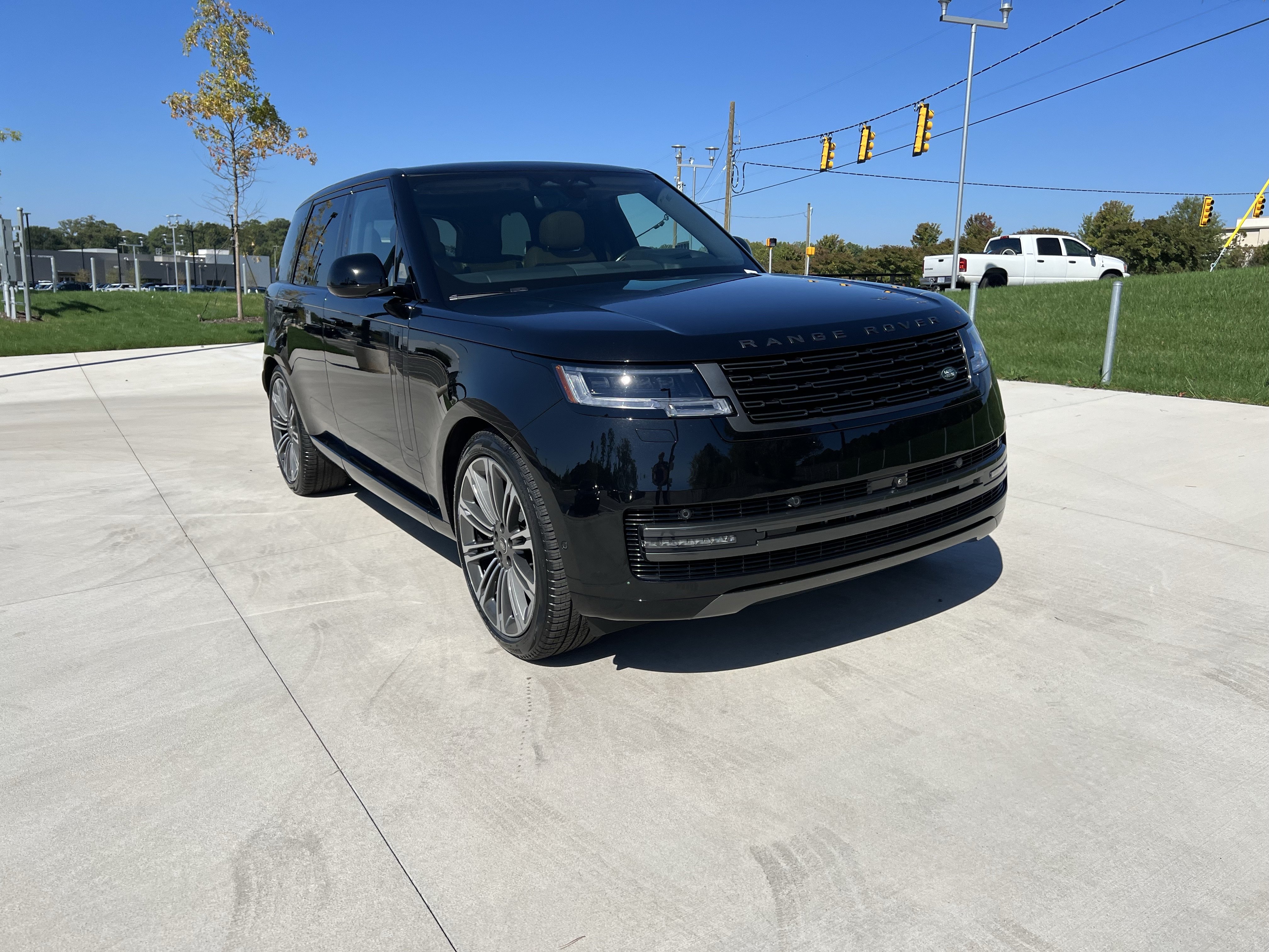 2024 Land Rover Range Rover P530 SE SUV