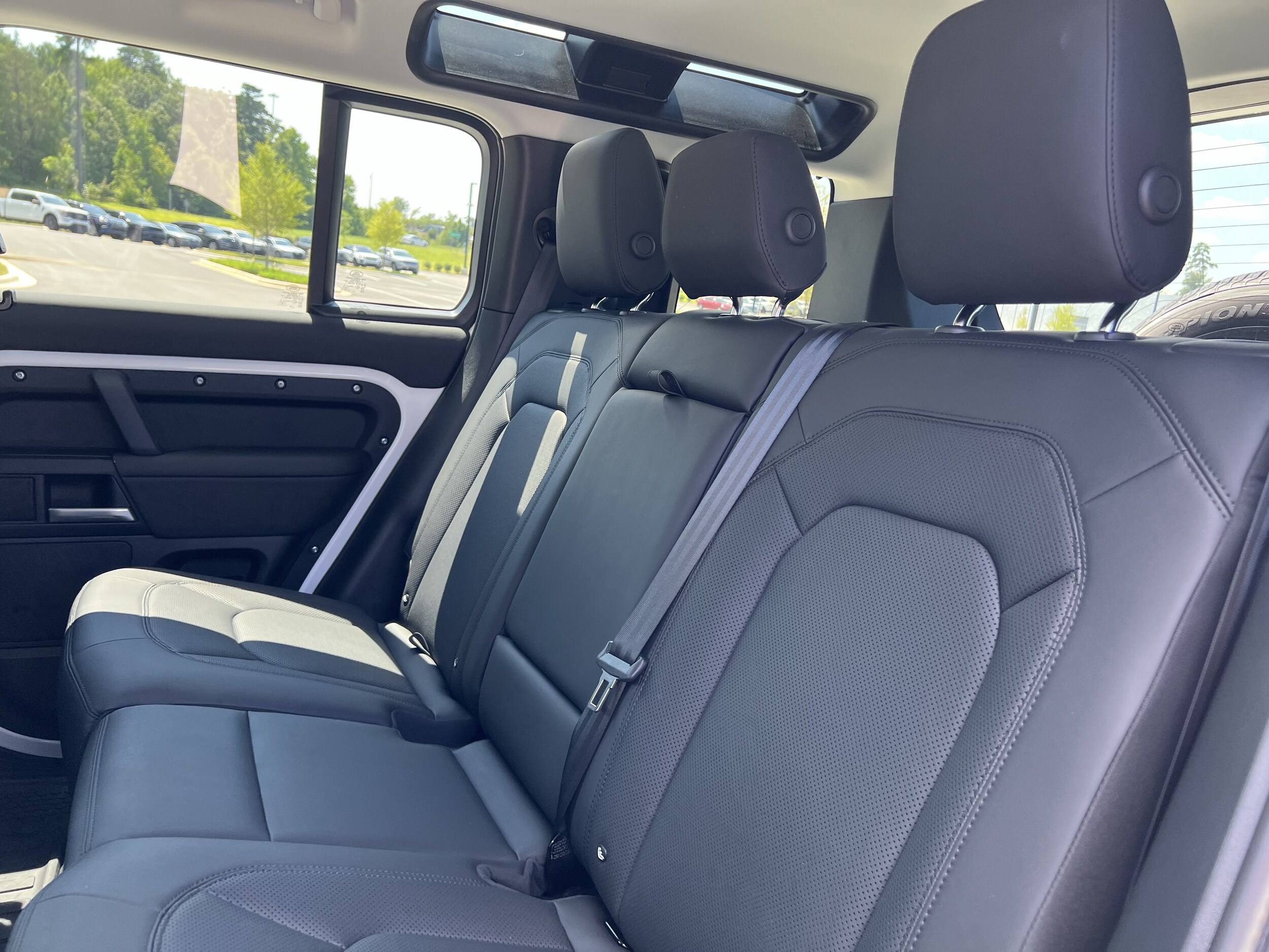 2026 Land Rover Defender S - Photo 31