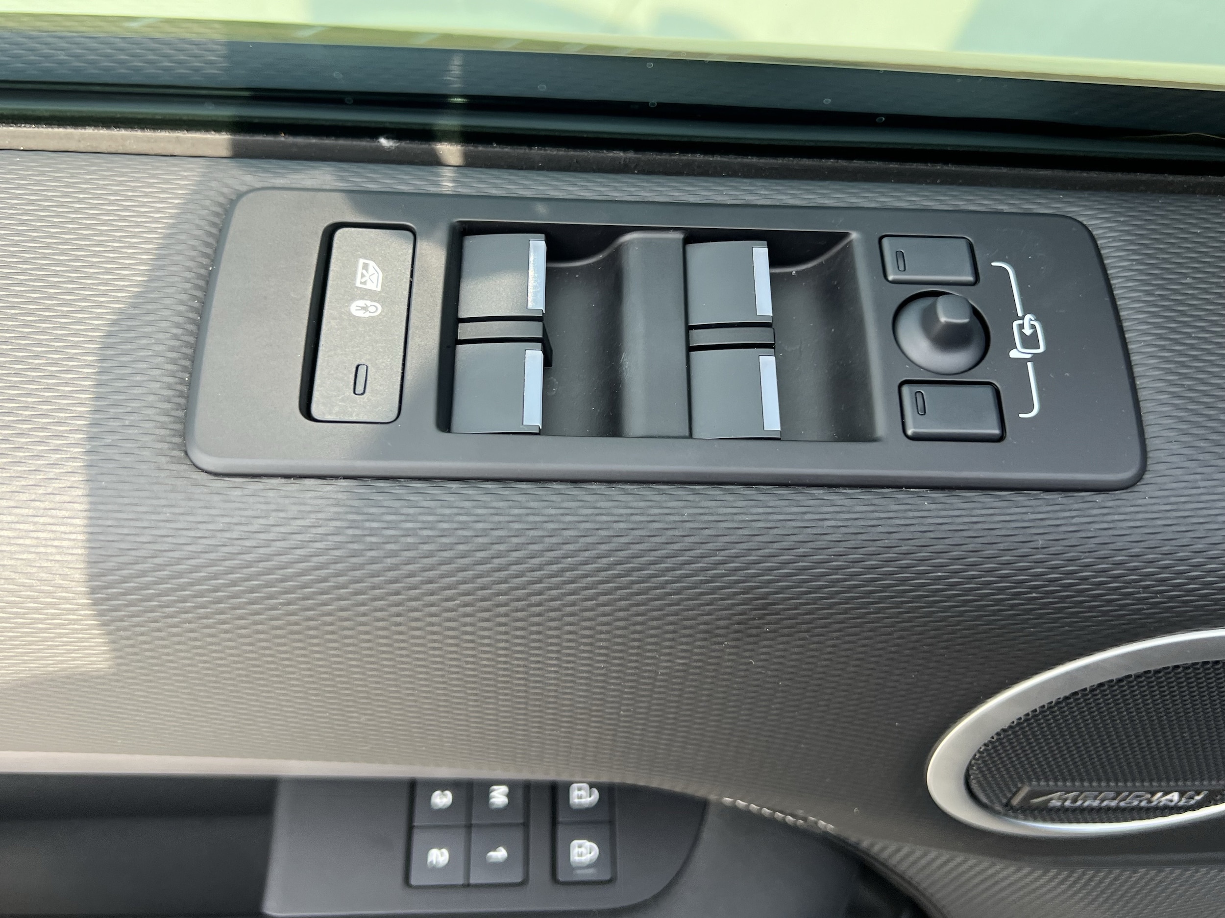 2025 Land Rover Discovery Dynamic SE - Photo 14