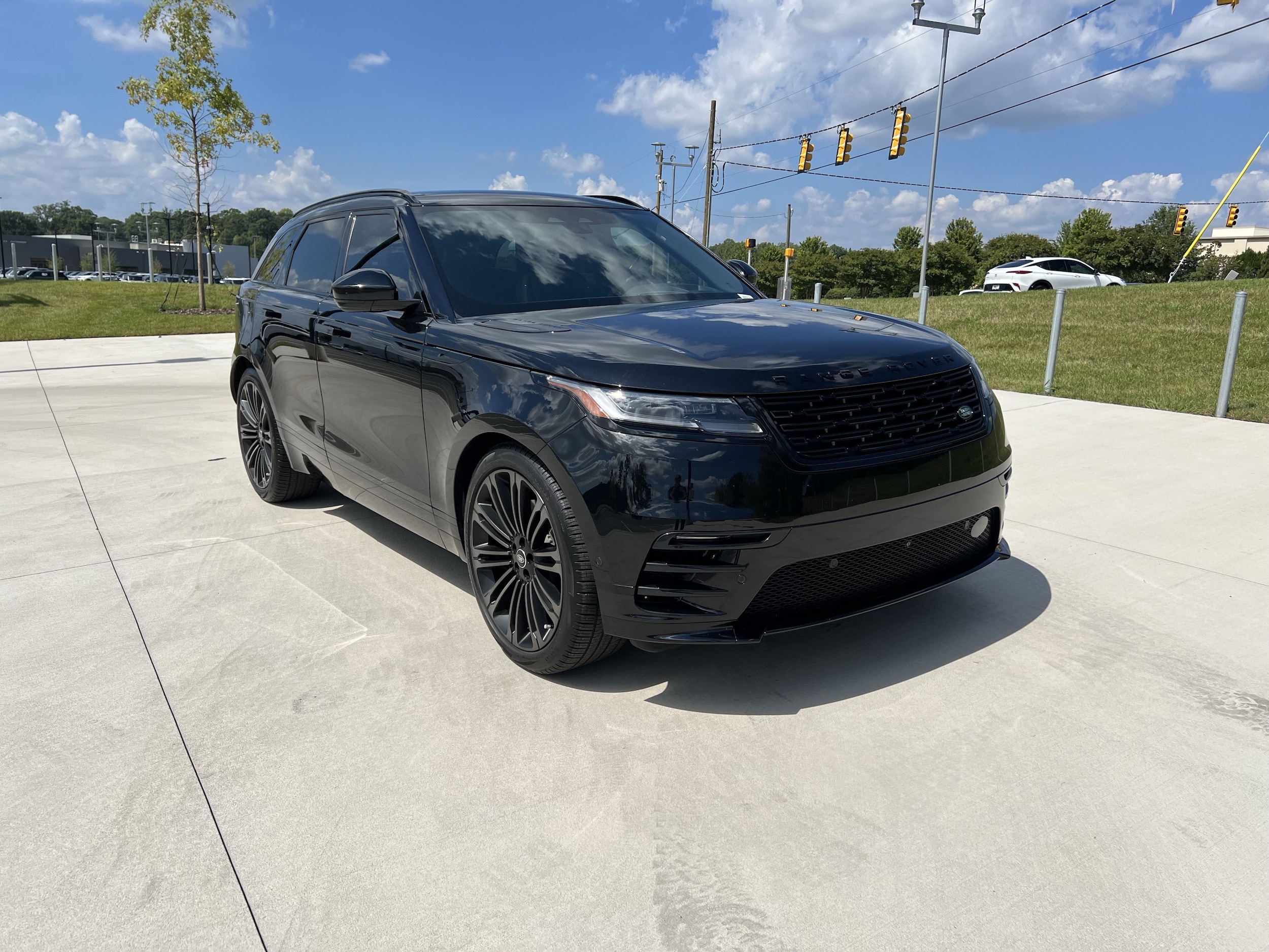 2026 Land Rover Range Rover Velar Dynamic SE - Photo 1