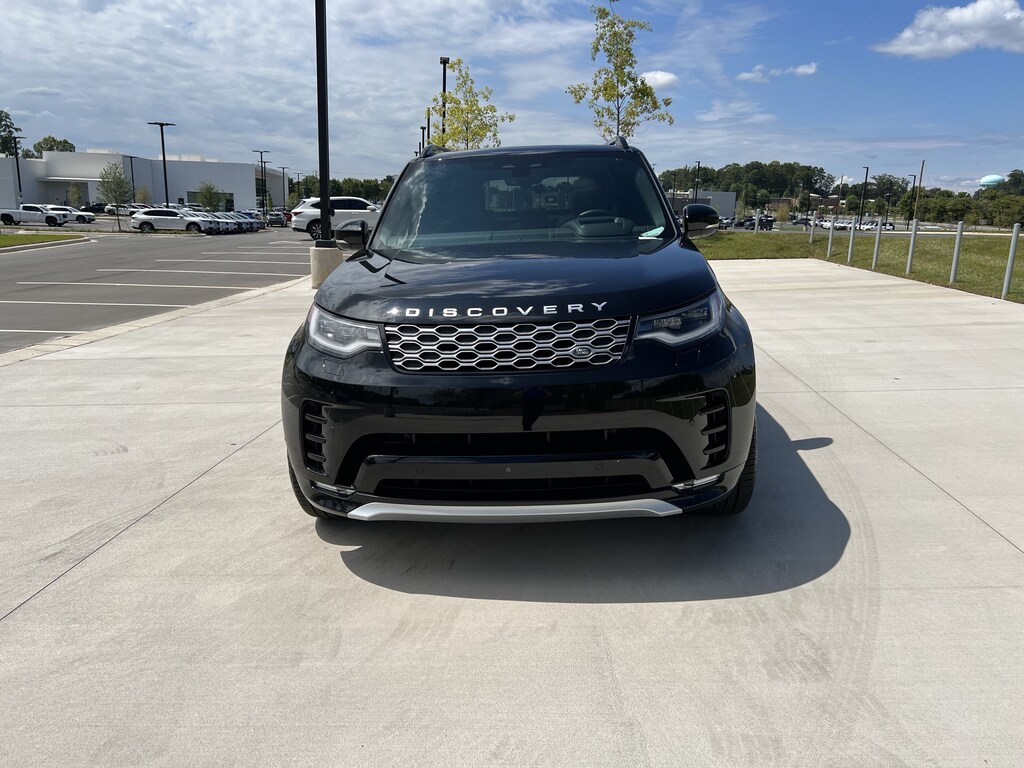 Certified 2025 Land Rover Discovery P360 Metropolitan Edition SUV