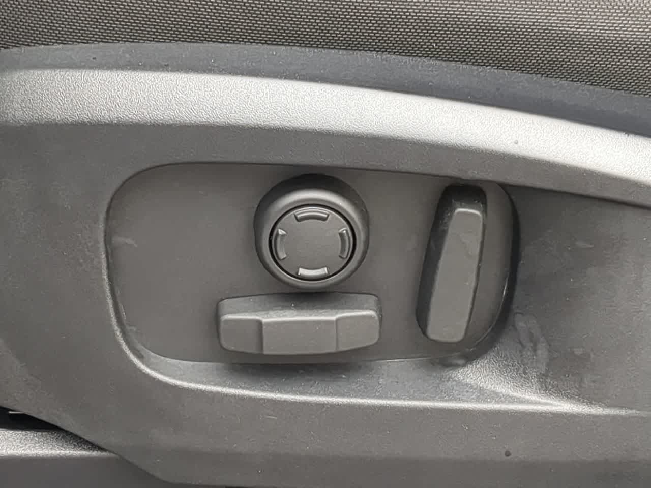 Thumbnail: 2025 Land Rover Defender - 17