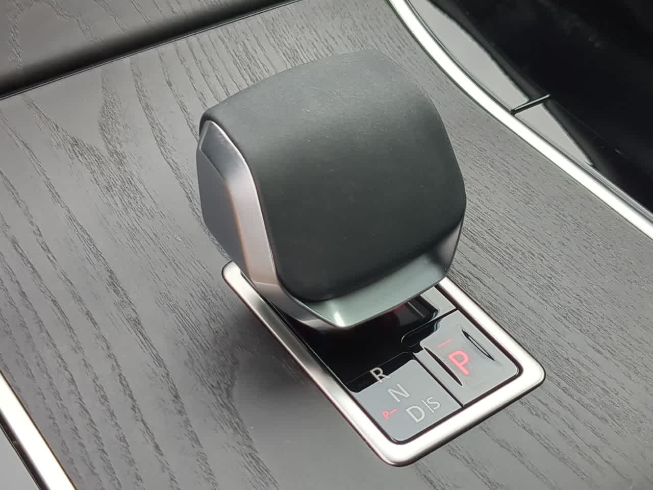 Thumbnail: 2025 Land Rover Range Rover Evoque - 34