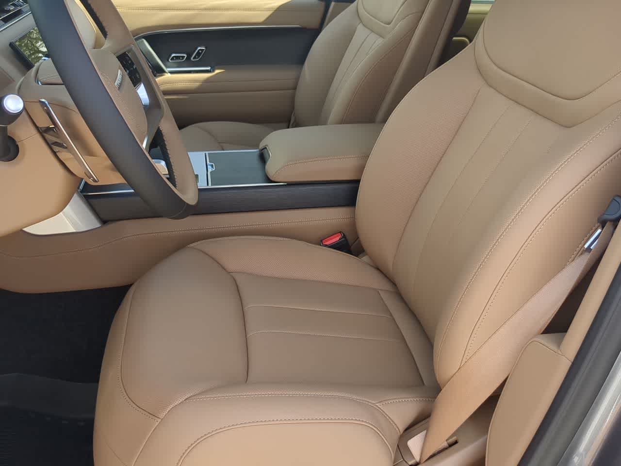 Thumbnail: 2025 Land Rover Range Rover - 17