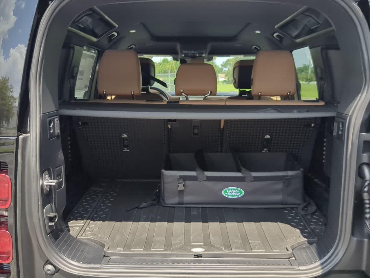 Thumbnail: 2025 Land Rover Defender - 36