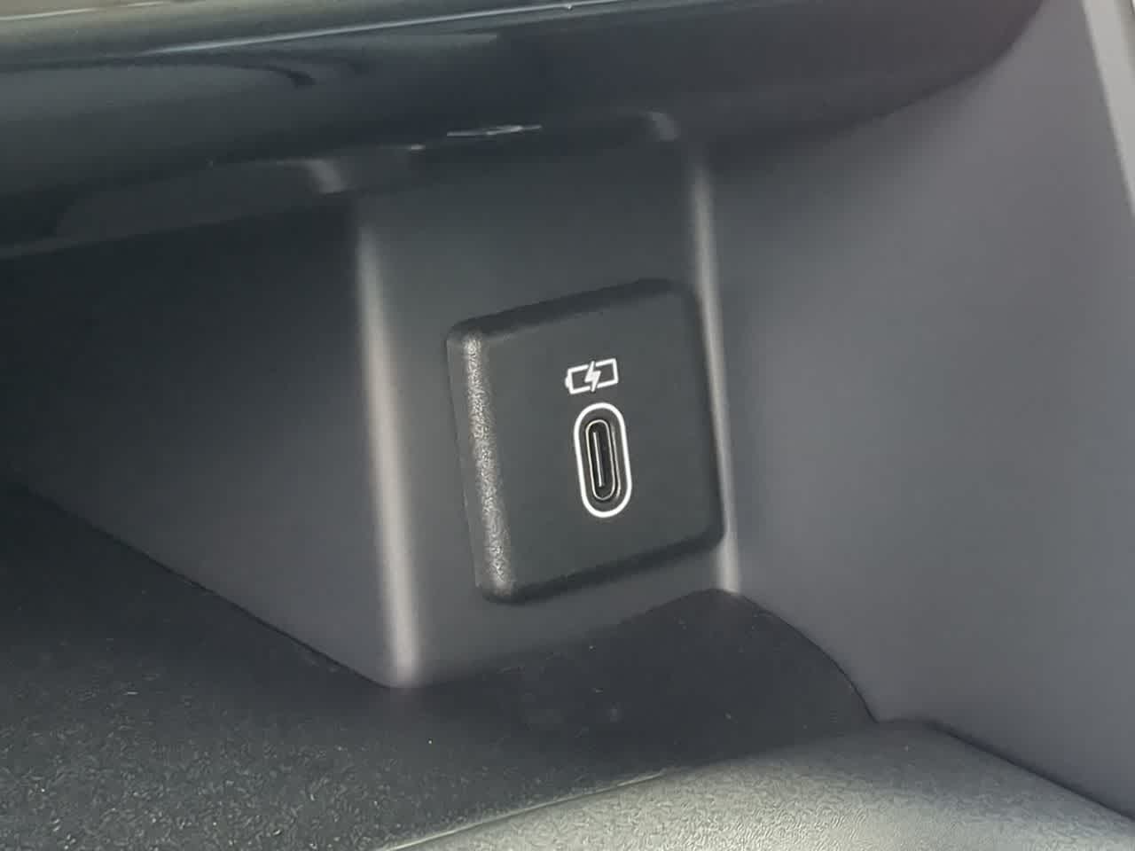 Thumbnail: 2026 Land Rover Discovery - 34