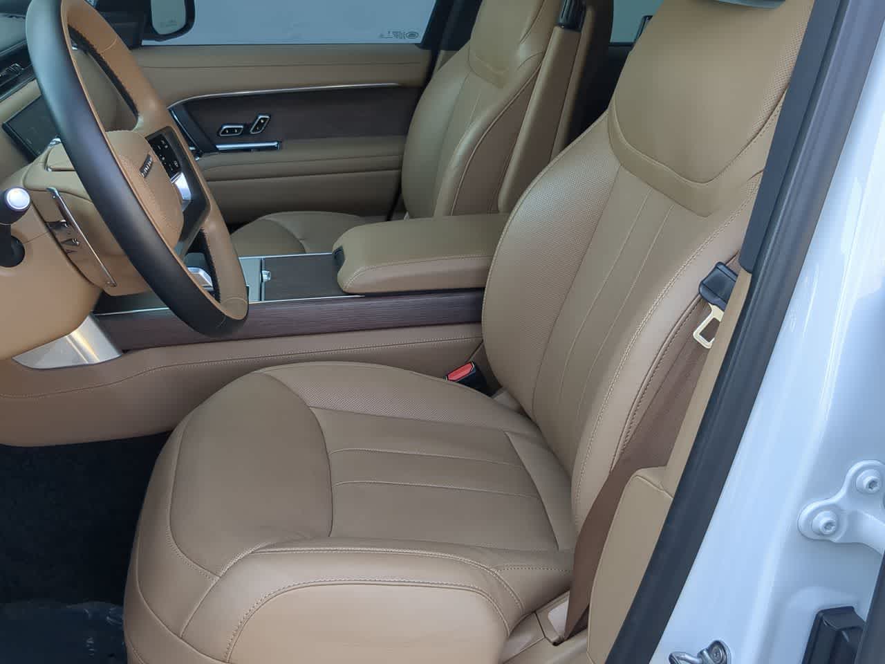 Thumbnail: 2025 Land Rover Range Rover - 17