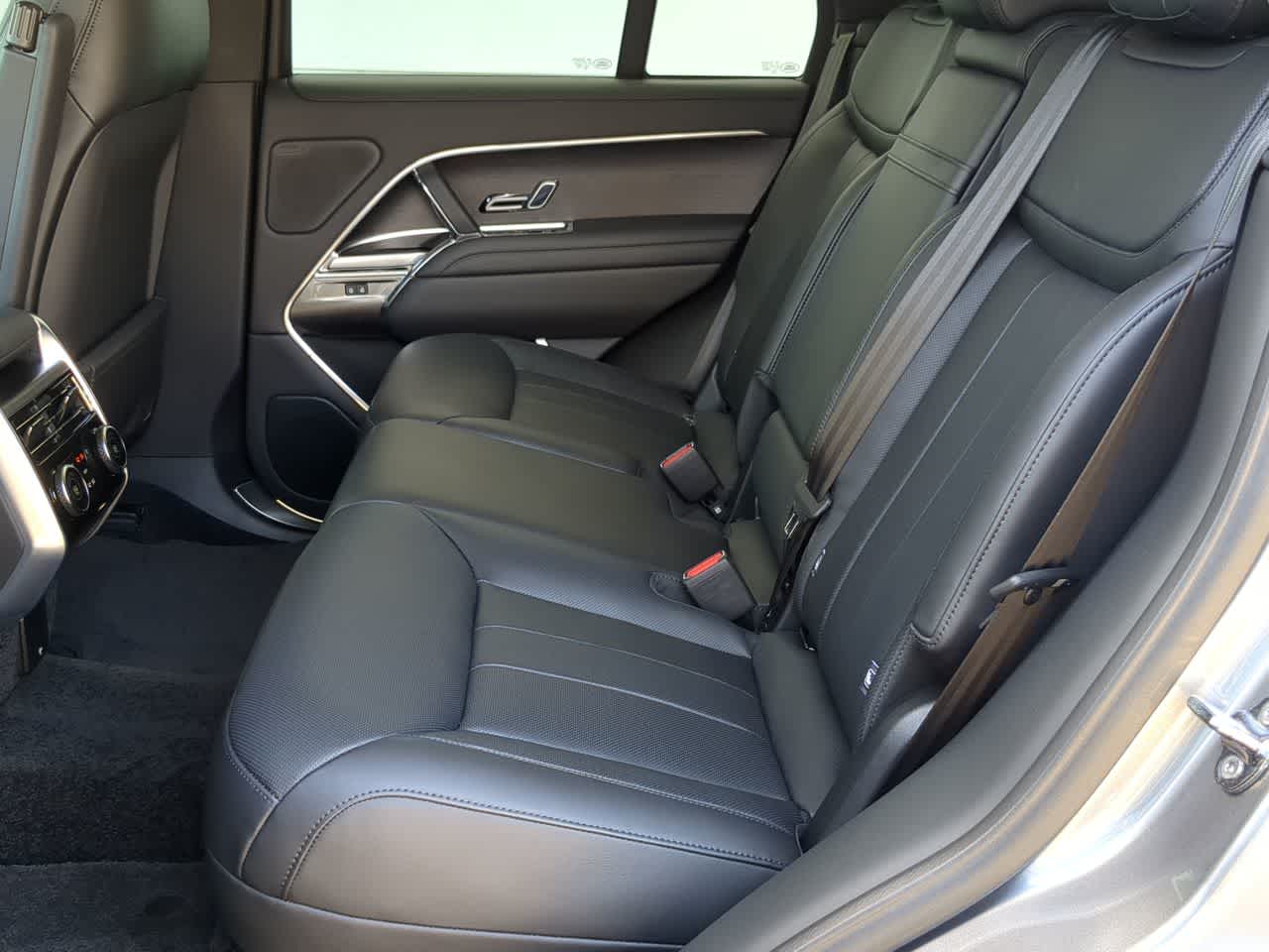 Thumbnail: 2025 Land Rover Range Rover - 21