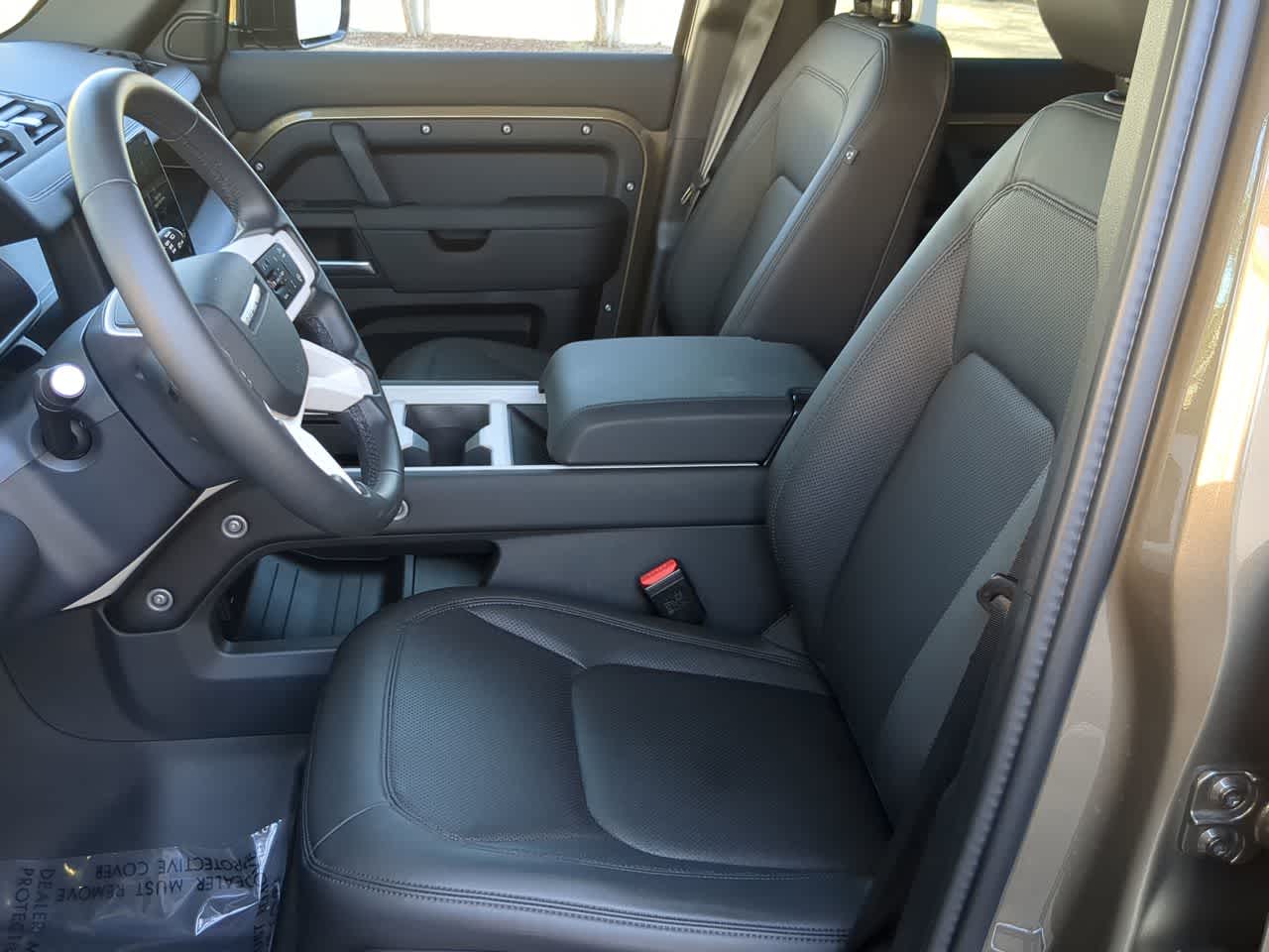 Thumbnail: 2025 Land Rover Defender - 17