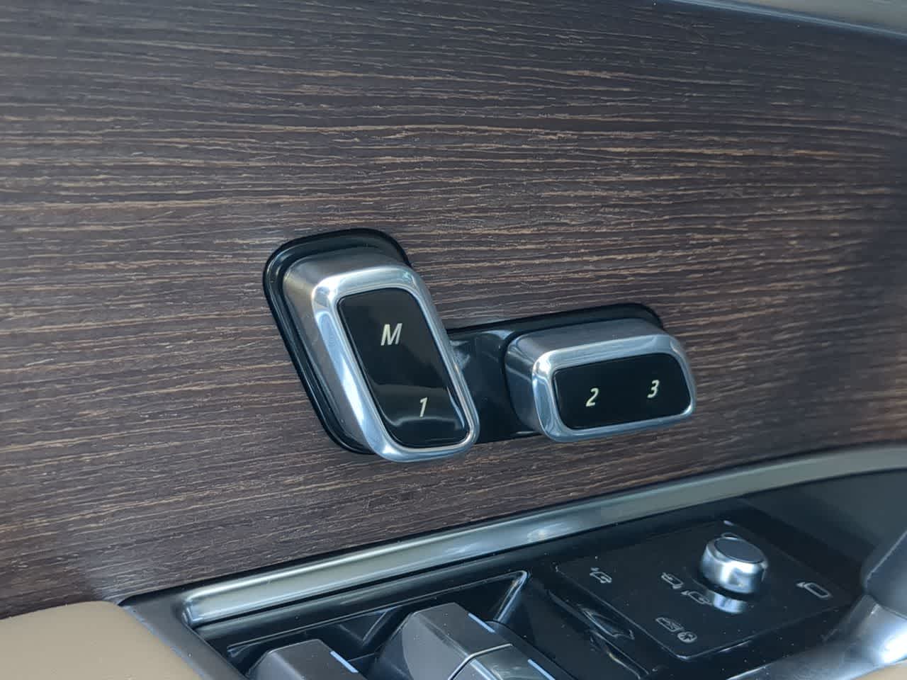 Thumbnail: 2025 Land Rover Range Rover - 18