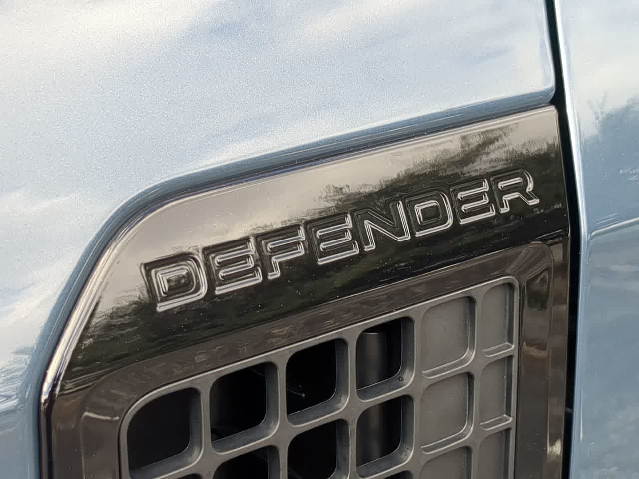 Thumbnail: 2025 Land Rover Defender - 13