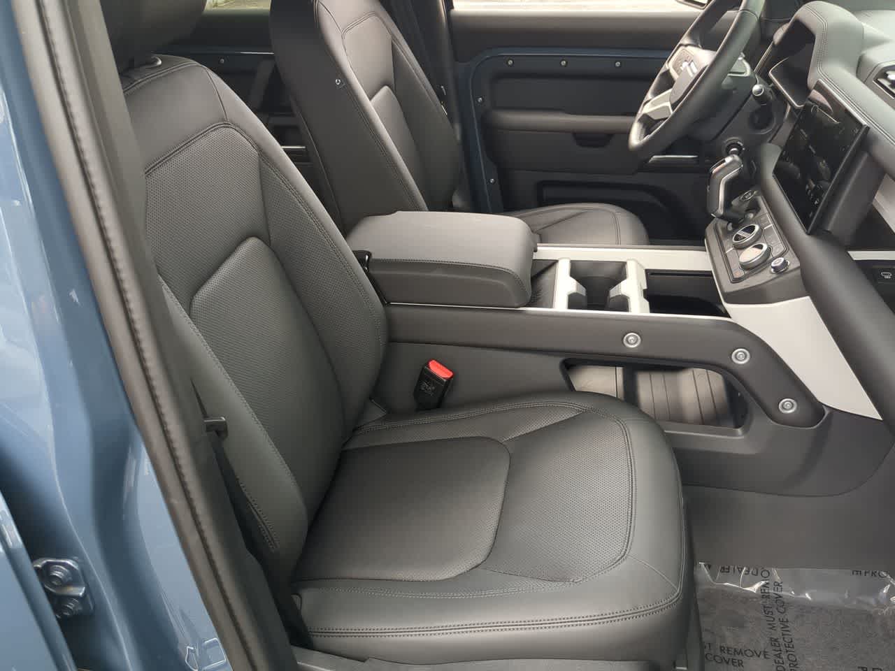 Thumbnail: 2025 Land Rover Defender - 24