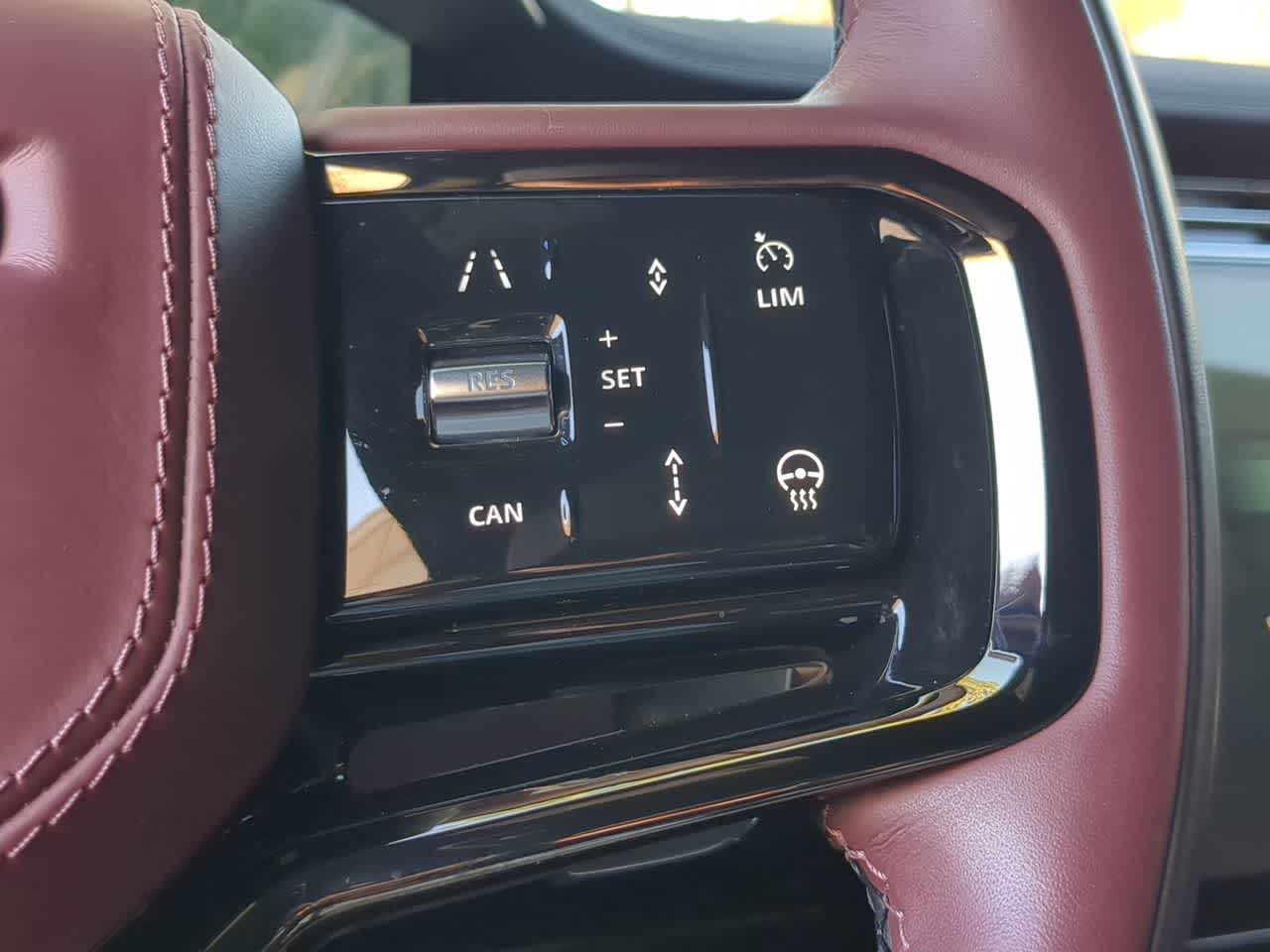 Thumbnail: 2025 Land Rover Range Rover Sport - 25