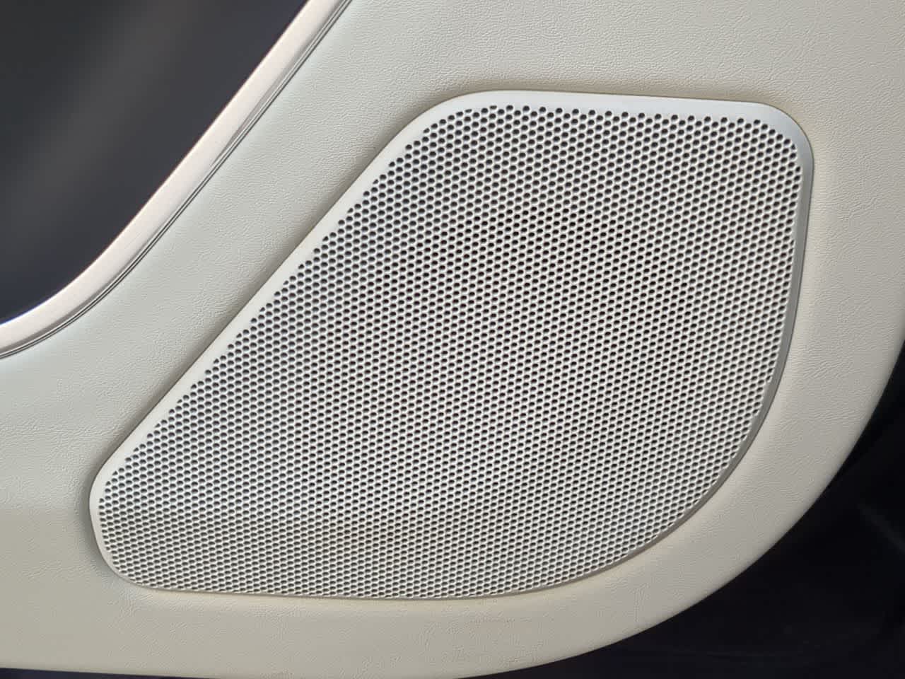 Thumbnail: 2023 Land Rover Range Rover - 32