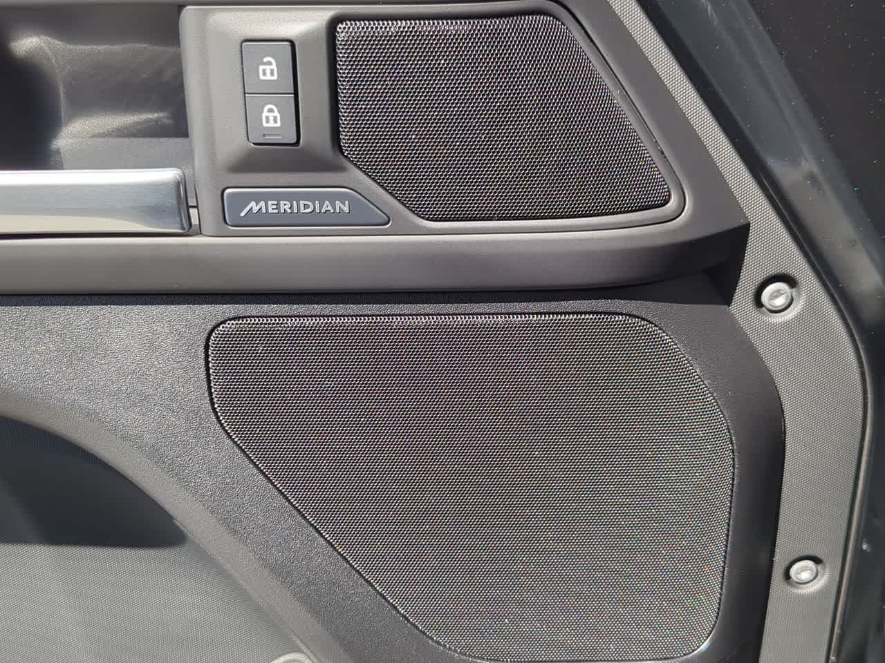 Thumbnail: 2025 Land Rover Defender - 33