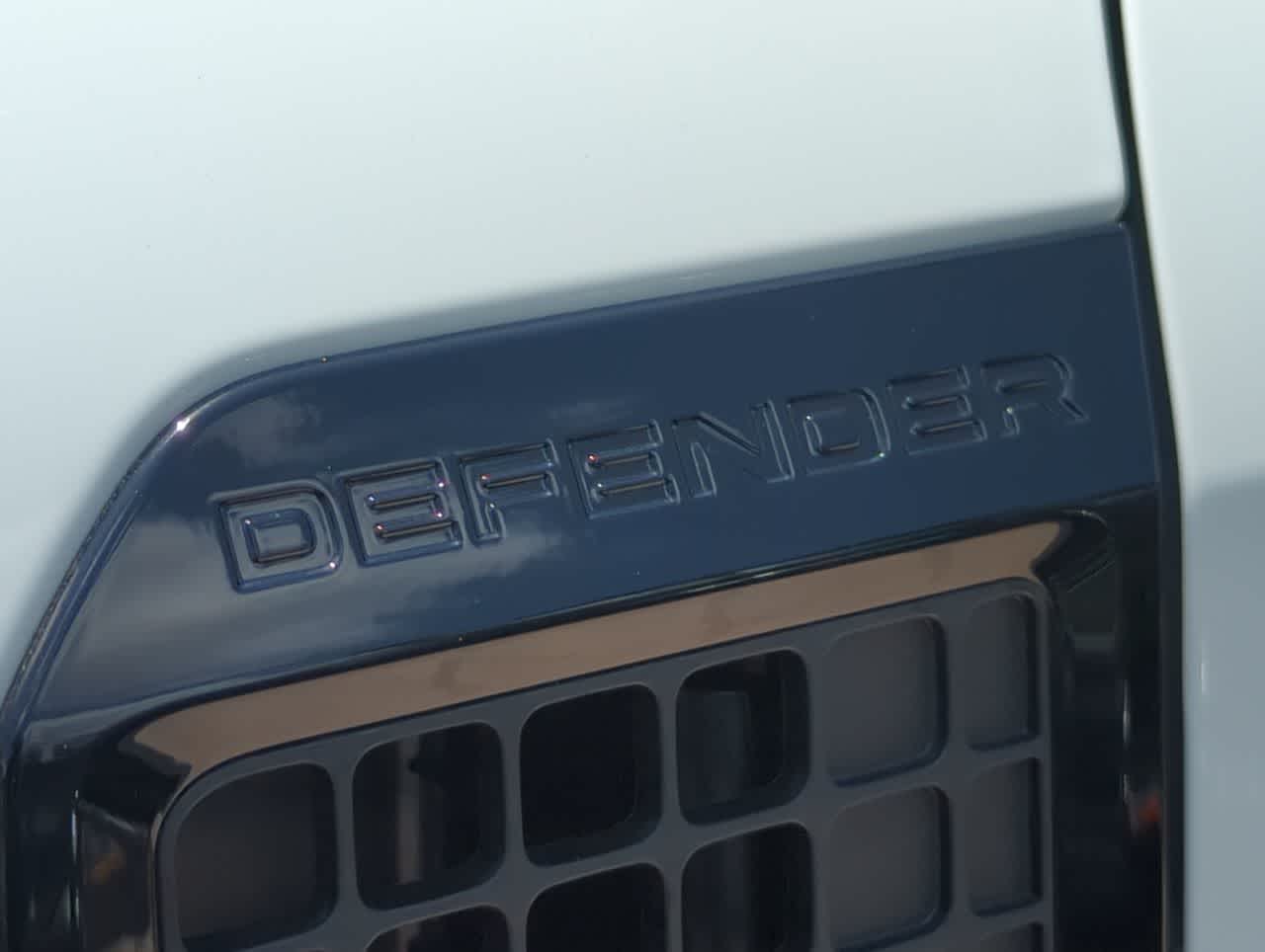 2025 Land Rover Defender 110 13