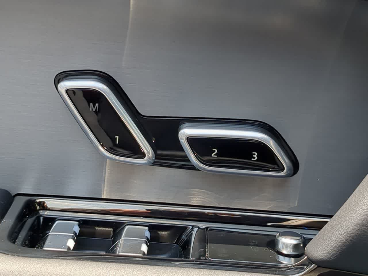 Thumbnail: 2025 Land Rover Range Rover Sport - 18